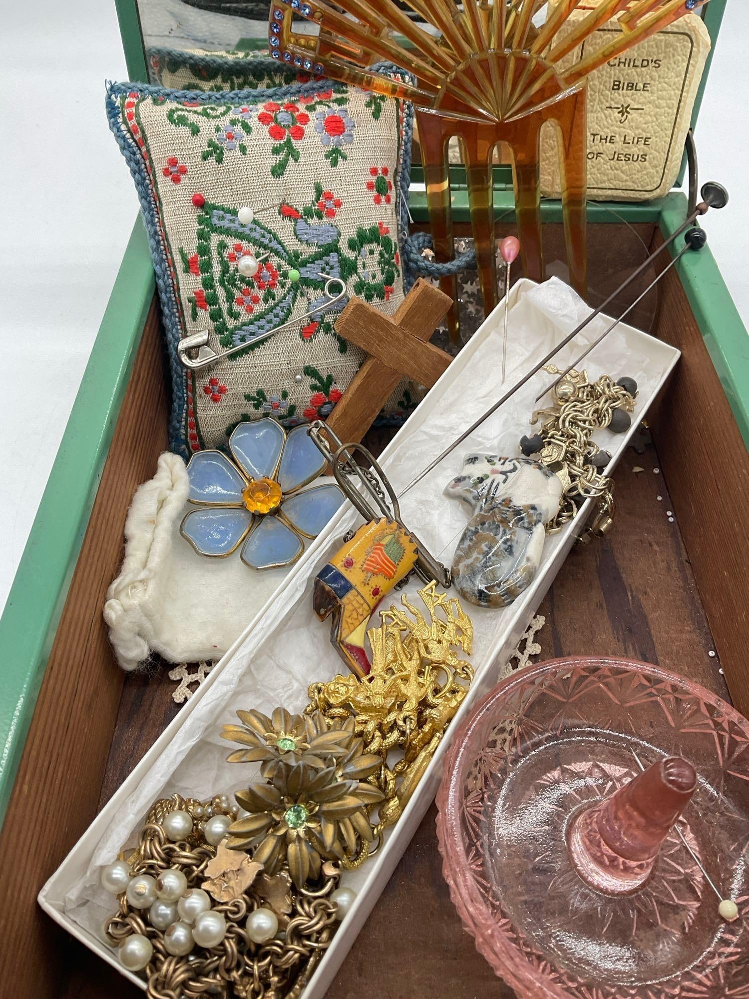 Vintage Mirrored Art Deco Jewelry box w/ assorted Vintage jewelry Incl Art deco Fan style Hair comb - 2