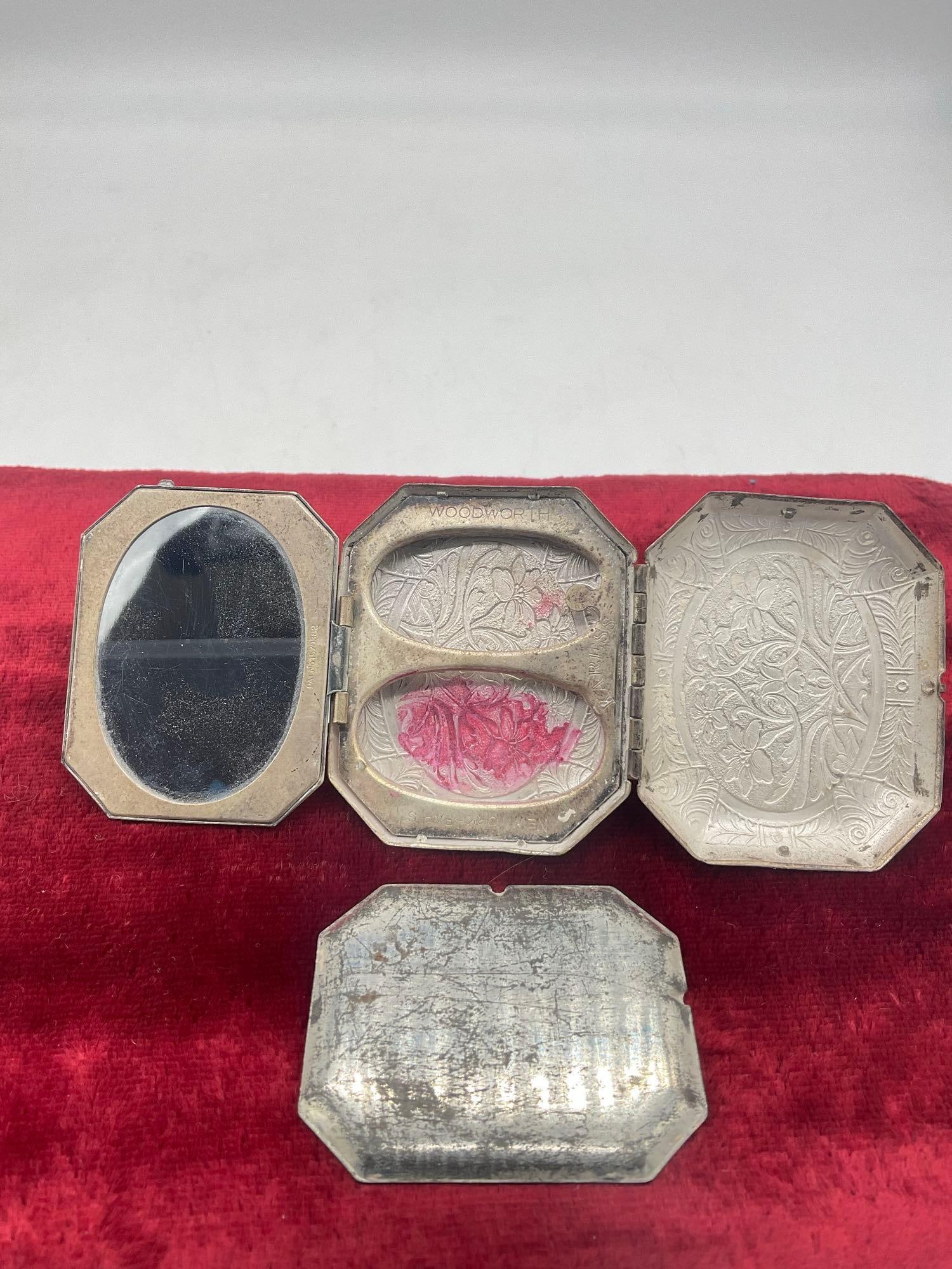 Art Nouveau 1920's collection - Karess detailed compact, beaded flapper purse & silver mesh coin ... - 11