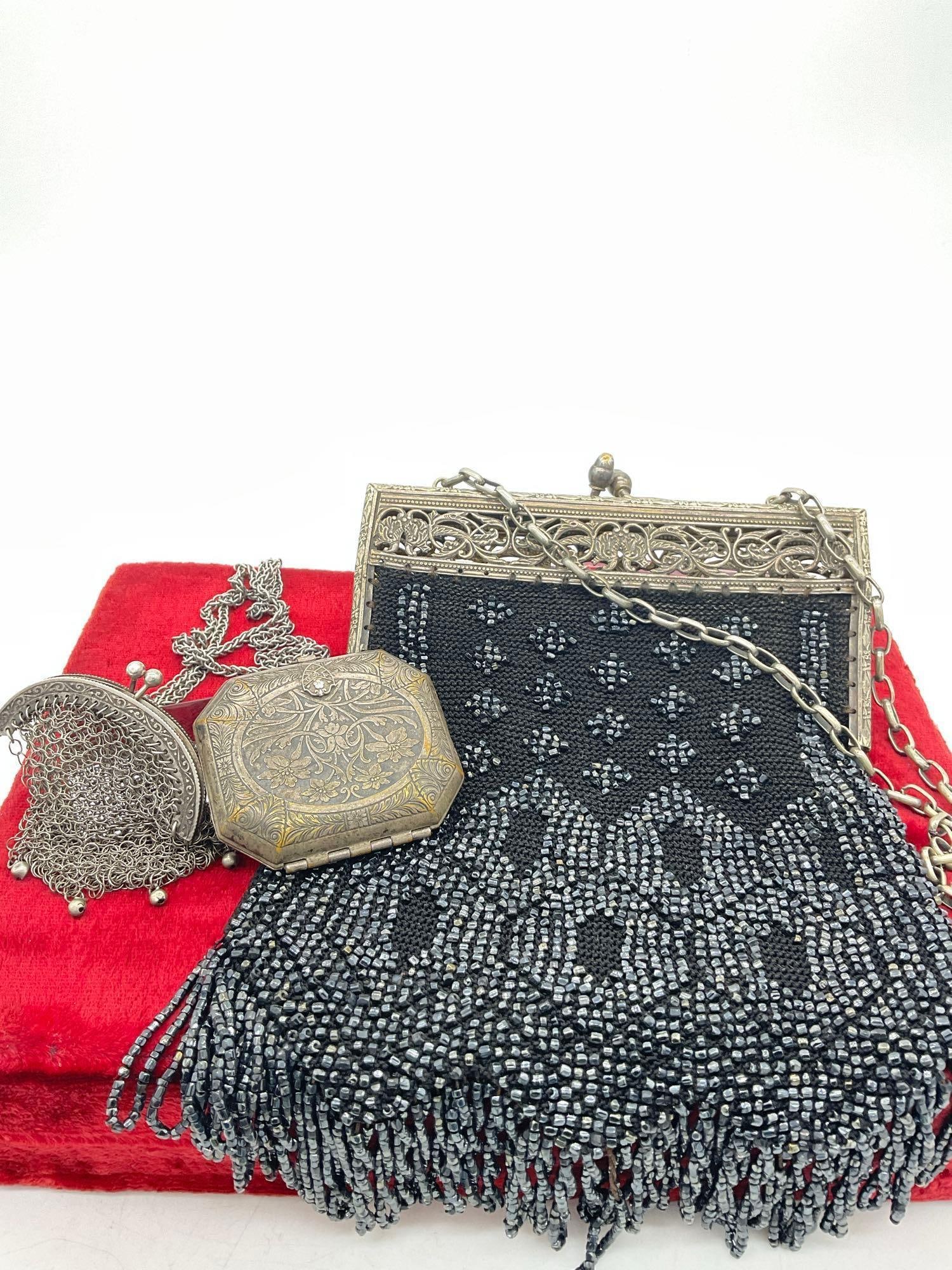 Art Nouveau 1920's collection - Karess detailed compact, beaded flapper purse & silver mesh coin ... (1 of 11)