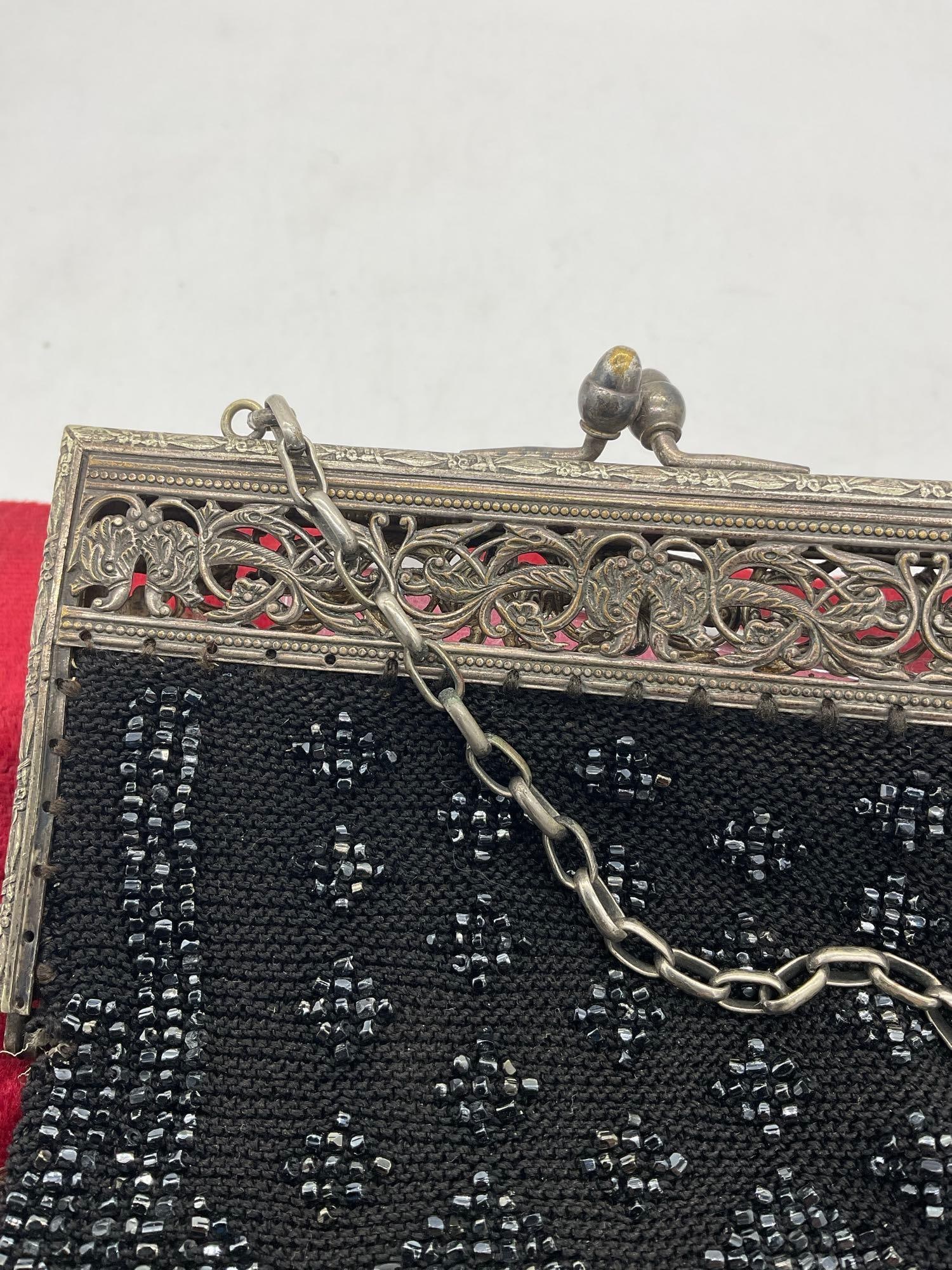 Art Nouveau 1920's collection - Karess detailed compact, beaded flapper purse & silver mesh coin ... - 3