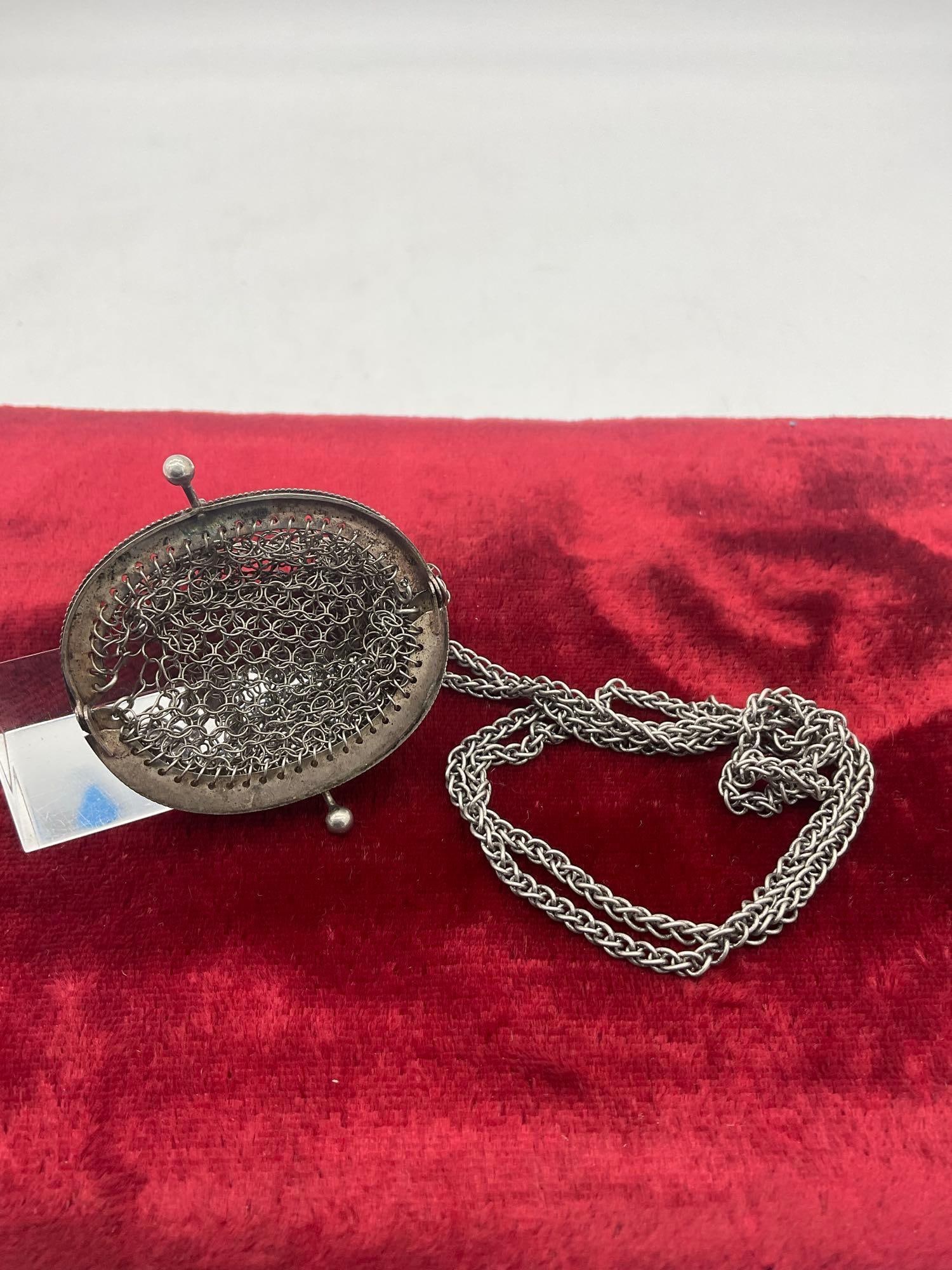 Art Nouveau 1920's collection - Karess detailed compact, beaded flapper purse & silver mesh coin ... - 7