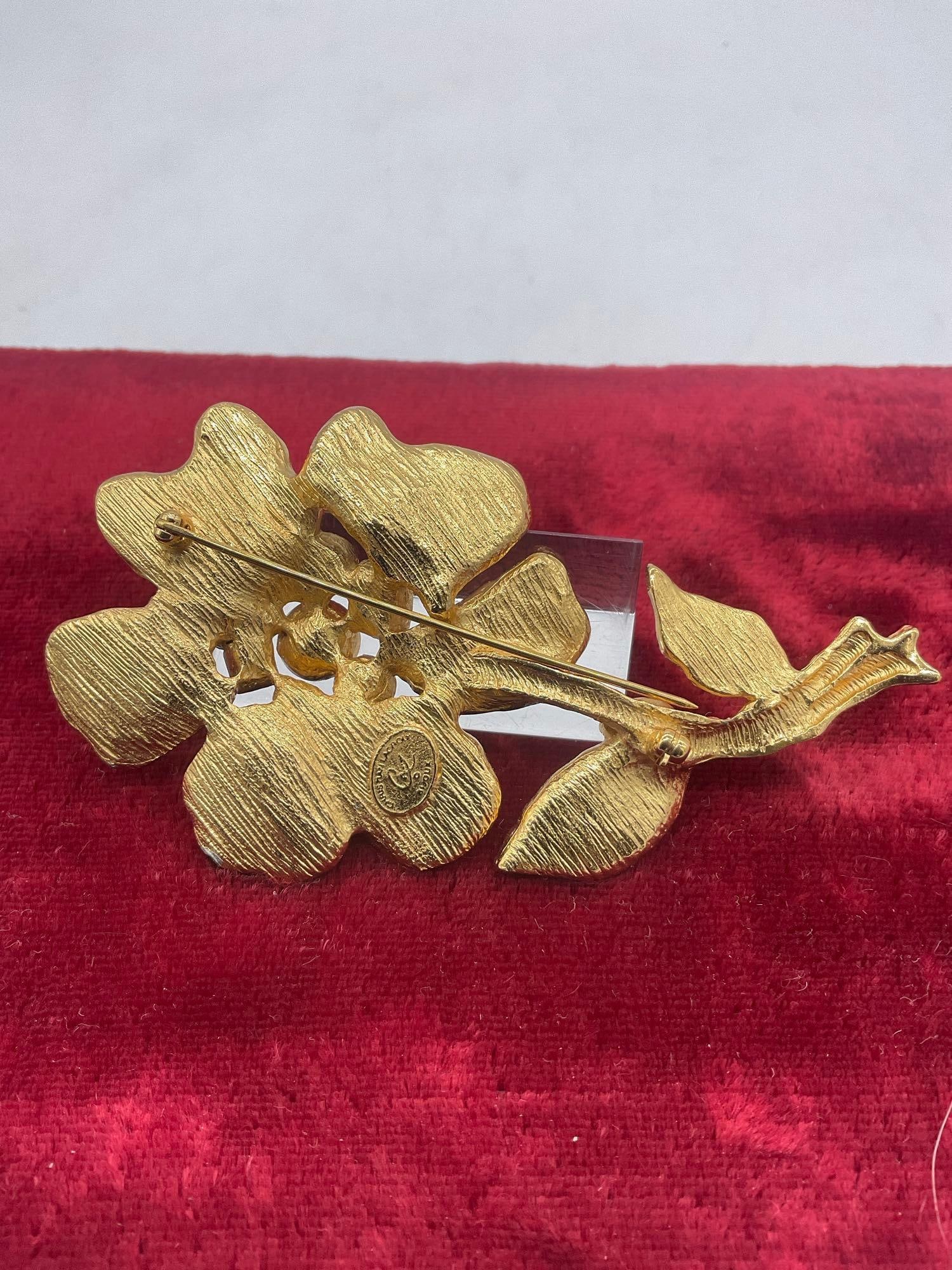 Rare Gold toned Christian LaCroix signed vintage brooch Pink Rhinestone & Green enamel flower - 3
