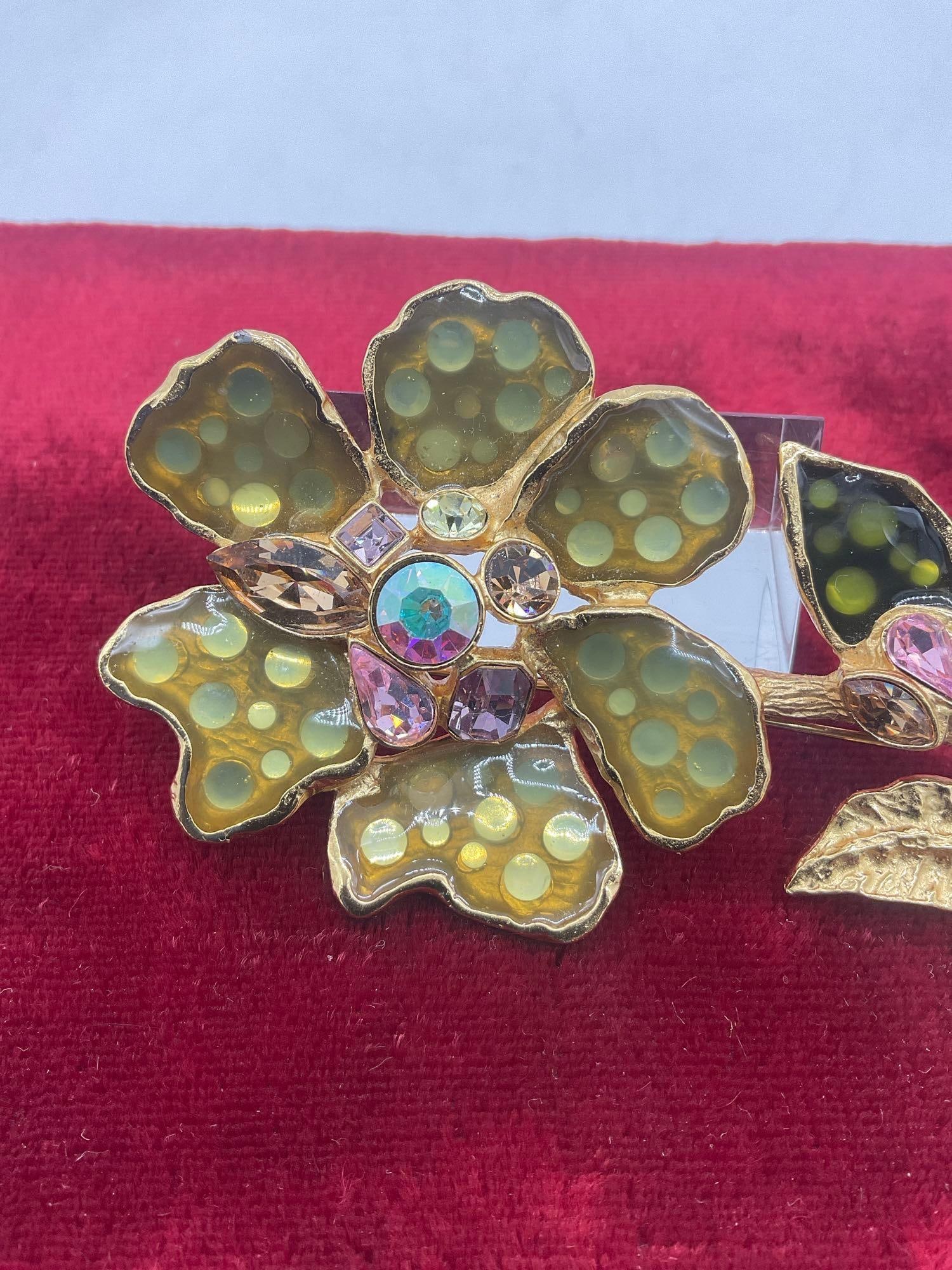 Rare Gold toned Christian LaCroix signed vintage brooch Pink Rhinestone & Green enamel flower - 4