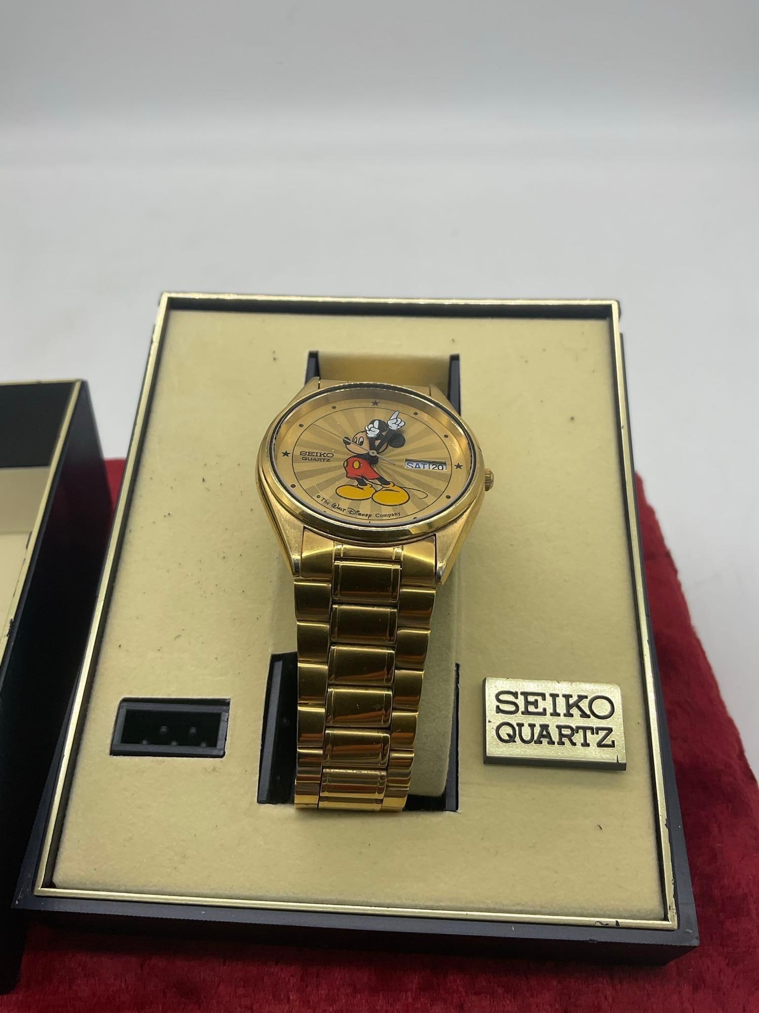 Rare Seiko Gold toned Walt Disney Mickey Mouse Watch Like new in OG box 5H23-8A09 - 4