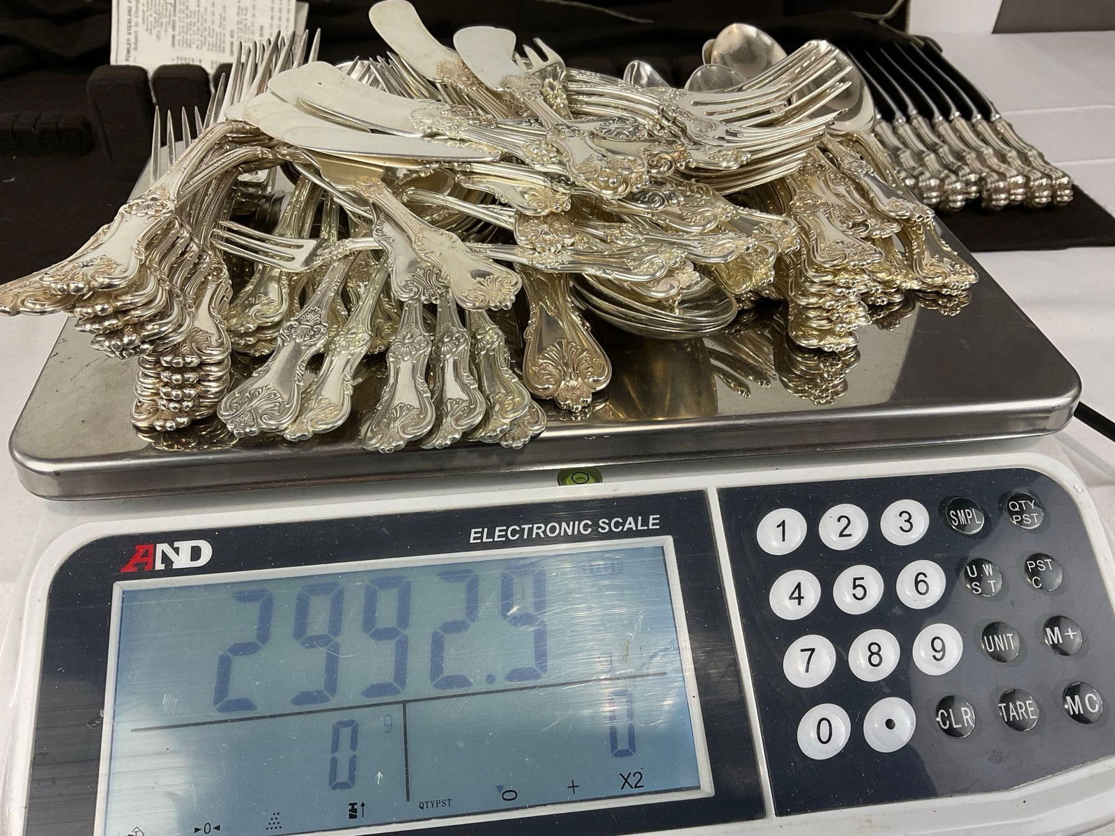 Set of 99 Sterling Silver Flatware, King Edward VII 1936 Gorham Pattern, 3776.9 grams in total - 7