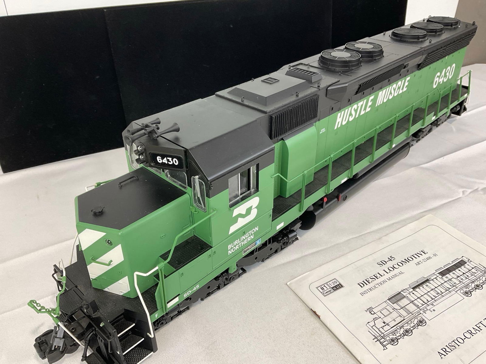 Aristo Craft Trains SD-45 Diesel Locomotive Engine Burlington Northern #6430 Hustle Muscle, in box - 5