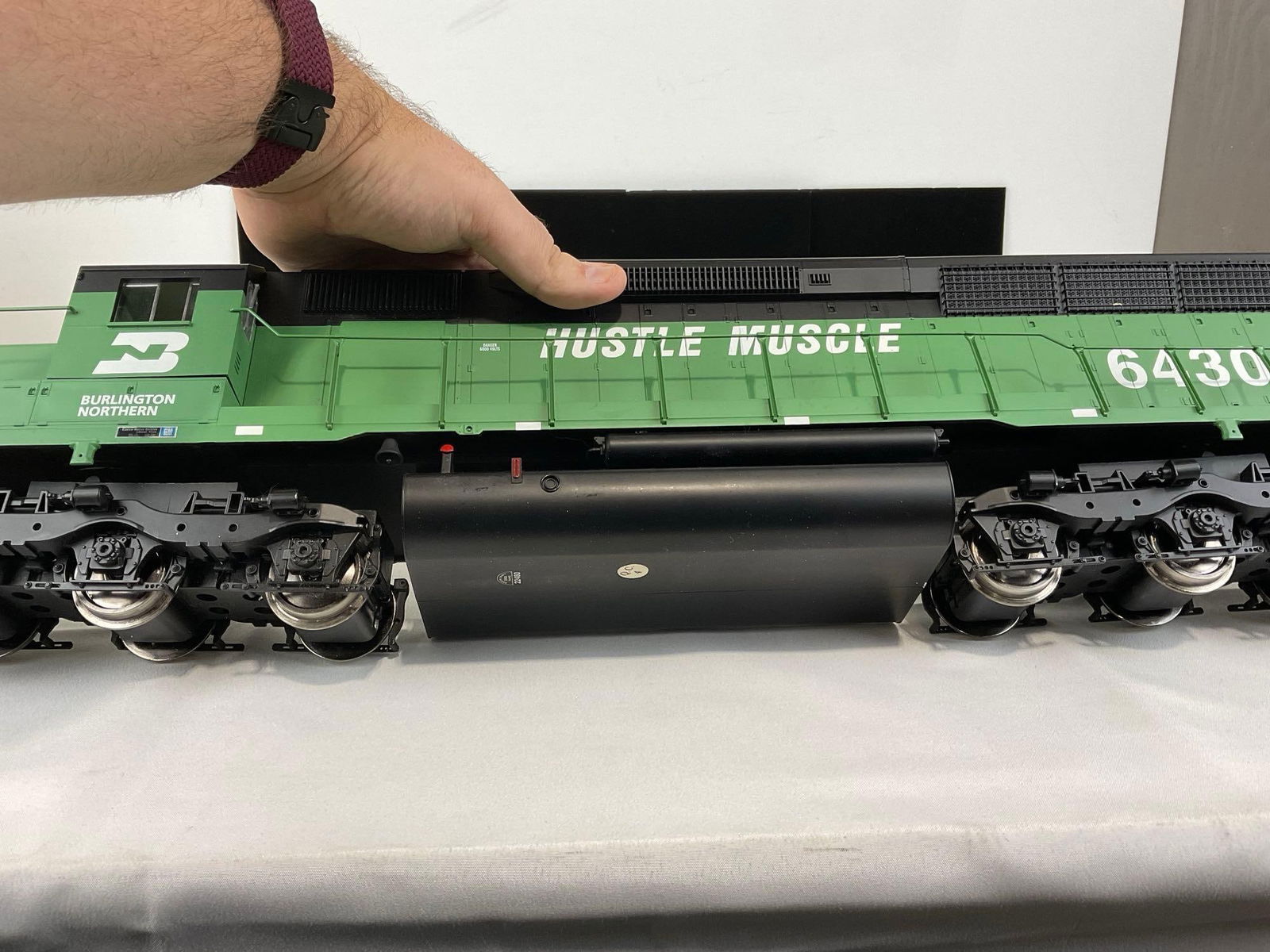 Aristo Craft Trains SD-45 Diesel Locomotive Engine Burlington Northern #6430 Hustle Muscle, in box - 7