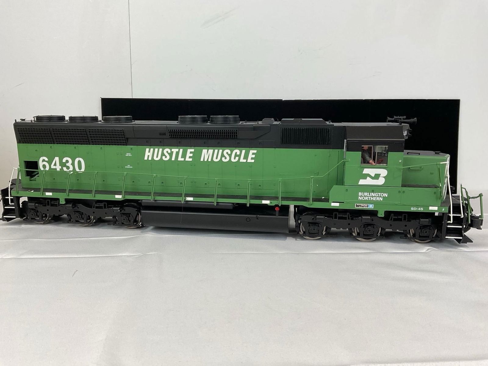 Aristo Craft Trains SD-45 Diesel Locomotive Engine Burlington Northern #6430 Hustle Muscle, in box - 8