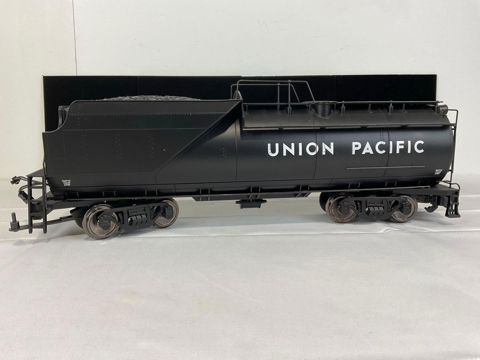 Aristo Craft Trains Vanderbilt Tender Coal Tender ART21408 Union Pacific #2897 G Scale in box: Appears to be in good shape, some wear to the box. The piece measures approx 7h x 24w x 9d inches. See pics. E-5560 