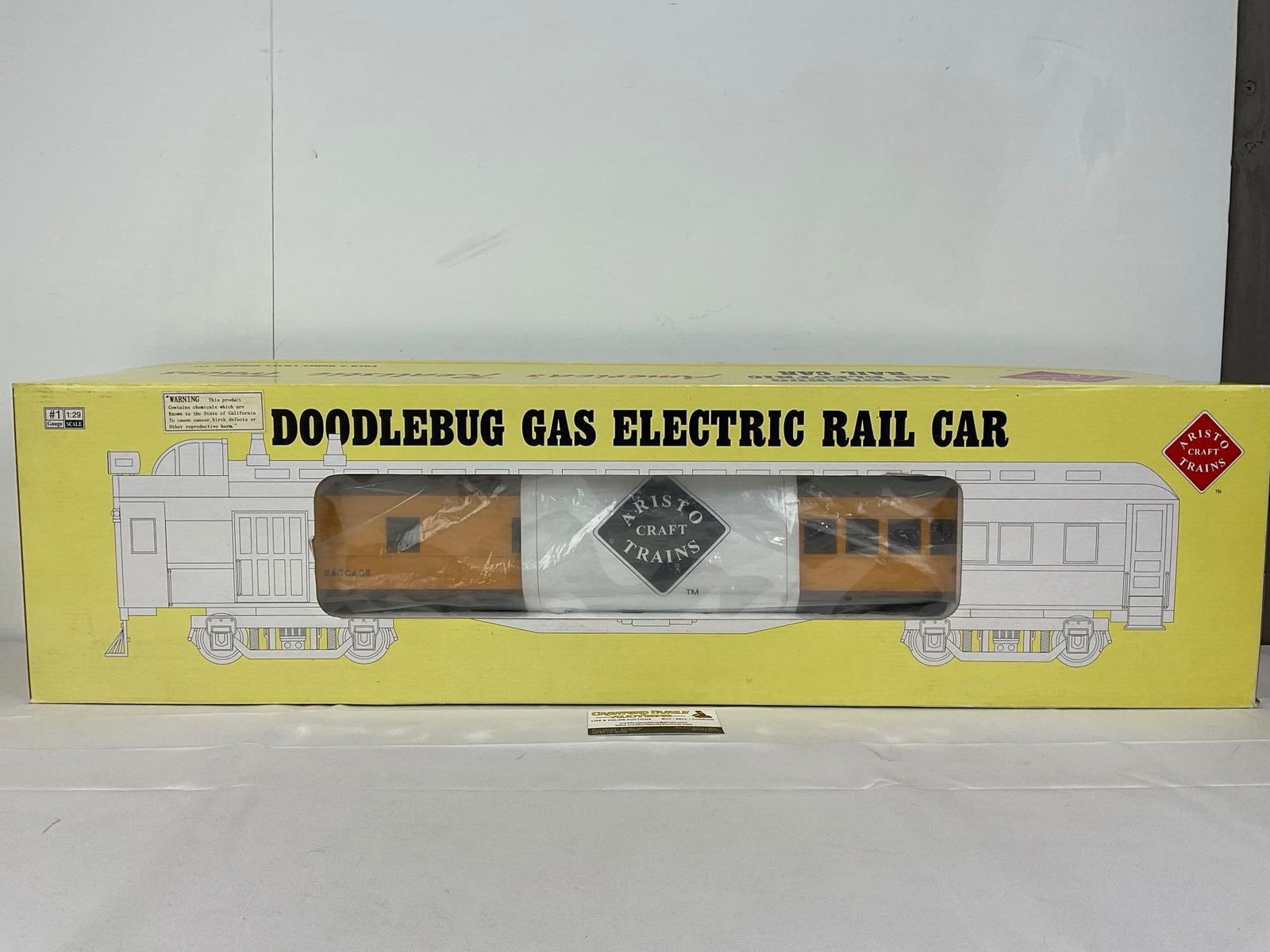 Aristo Craft Trains Doodlebug Gas Electric Rail Car ART-21208 Union Pacific, G Scale, in box: Appears to be in good shape, the box has some wear. The piece measures approx 7h x 35w x 10d inches. See pics. E-5560