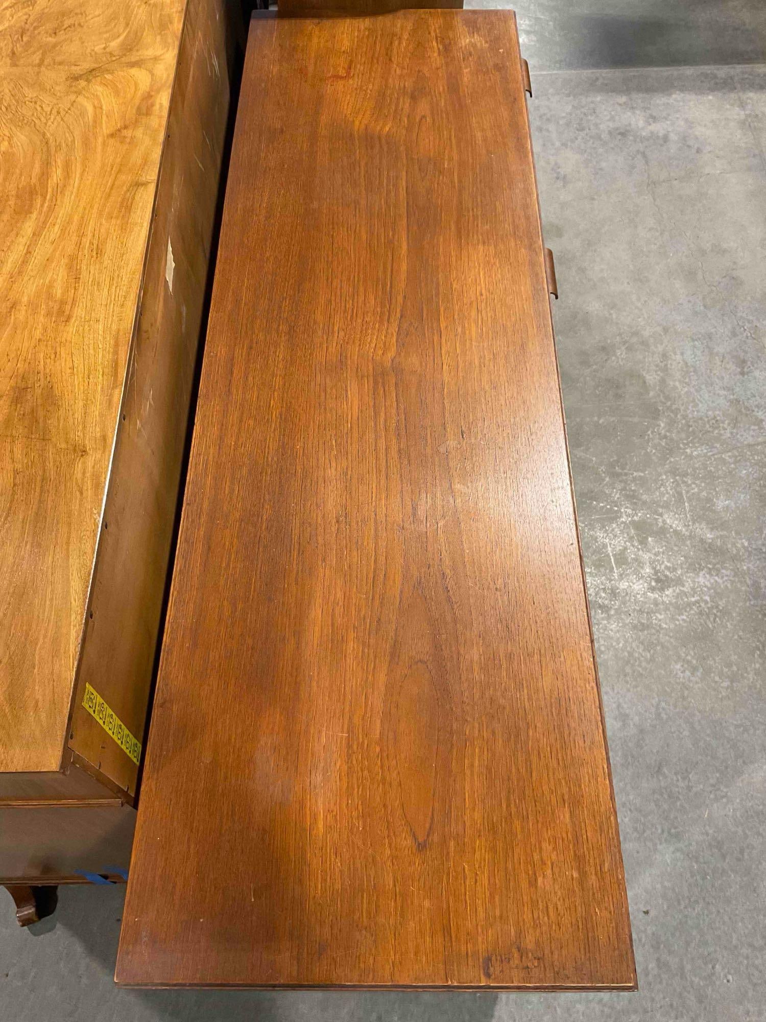 Handsome MCM Hundevad & Co. Danish Teak Sideboard Buffet. Very Good Condition. See pics. - 4