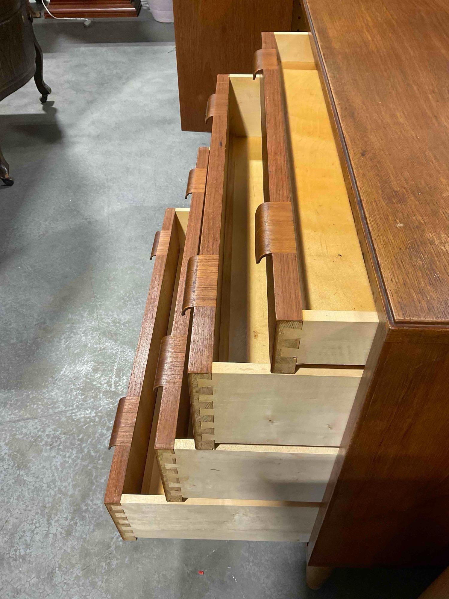 Handsome MCM Hundevad & Co. Danish Teak Sideboard Buffet. Very Good Condition. See pics. - 6