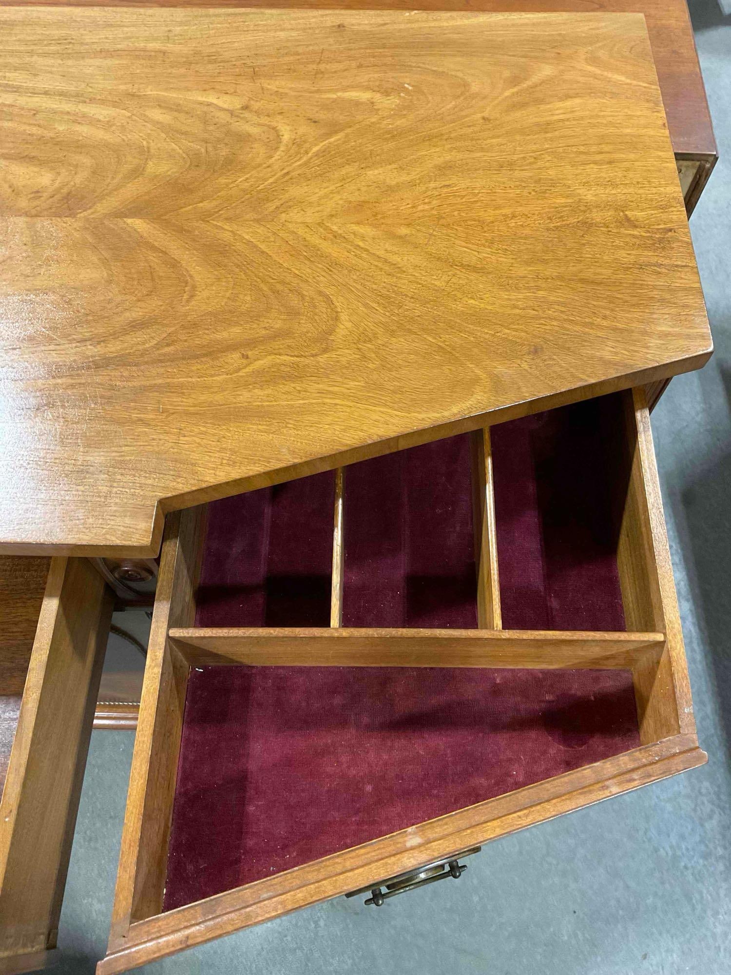 Gorgeous Vintage Batesville Cabinet Co. Brazilian Walnut Sideboard Buffet. Excellent Cond. - 4