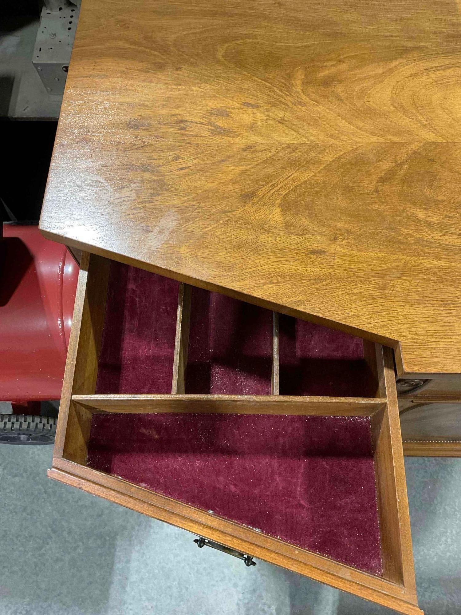 Gorgeous Vintage Batesville Cabinet Co. Brazilian Walnut Sideboard Buffet. Excellent Cond. - 6