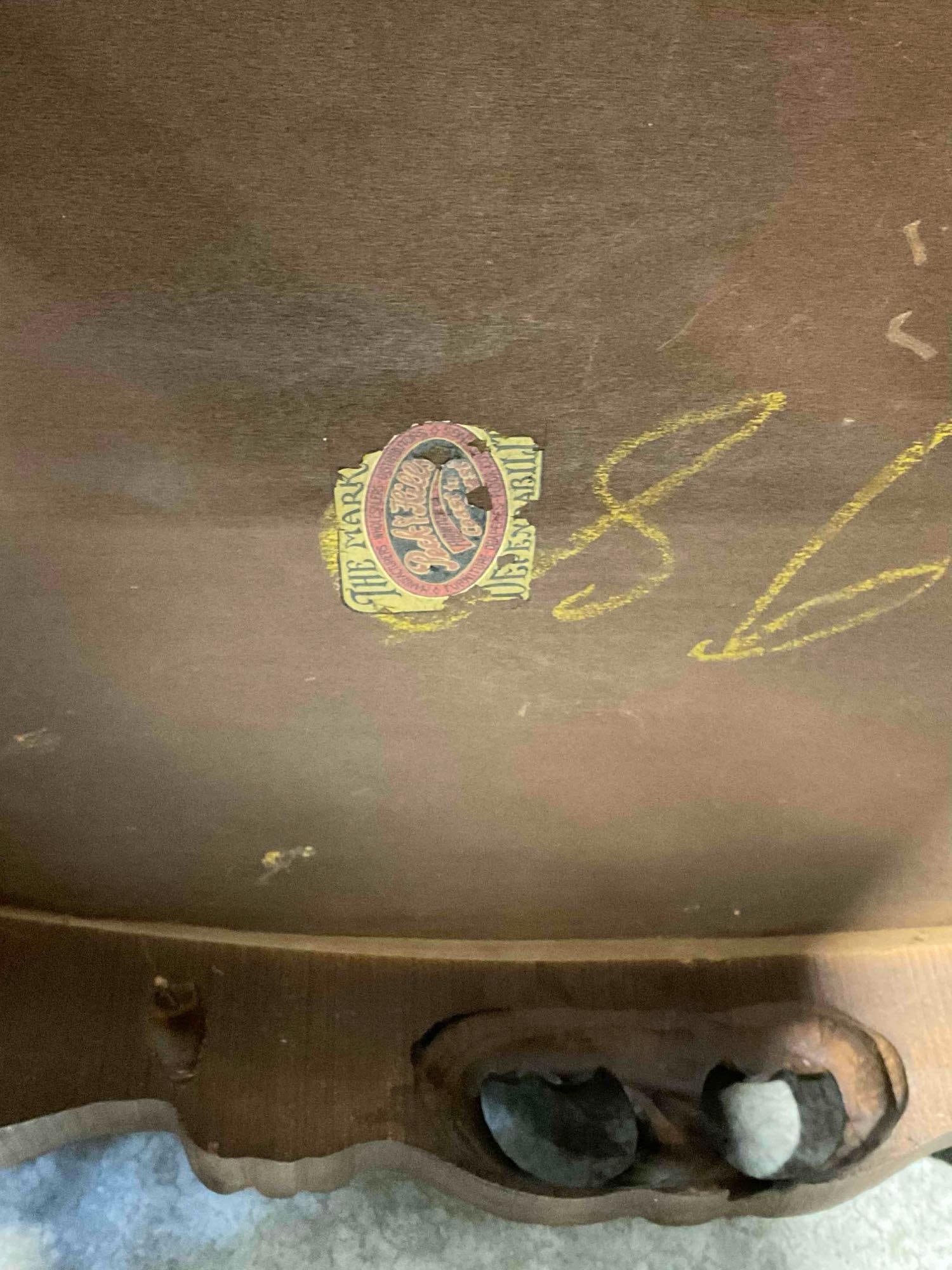 Antique Rock Hills Walnut? Wood Oval Side Table w/ Glass Top, Floral Border & Sweet Marquetry. - 7