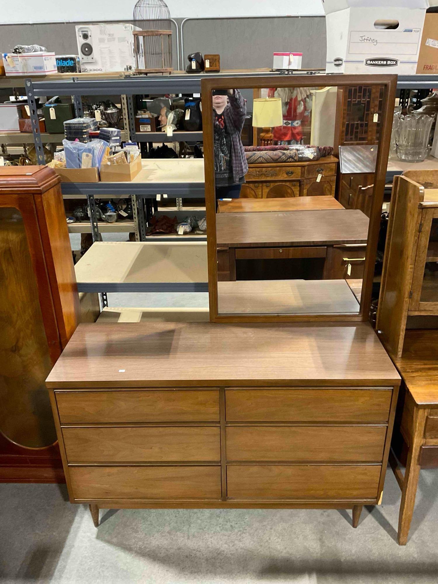 Vintage MCM Walnut? Veneer 6-Drawer Dresser w/ Standing Off Center Mirror. Very Good Cond.: Vintage MCM Walnut? Veneer 6-Drawer Dresser w/ Standing Off Center Mirror. Very Good Condition. Minor wear indicative of age, condition is otherwise very good. Measures 52" x 19" x 72" DM-414 *Fr