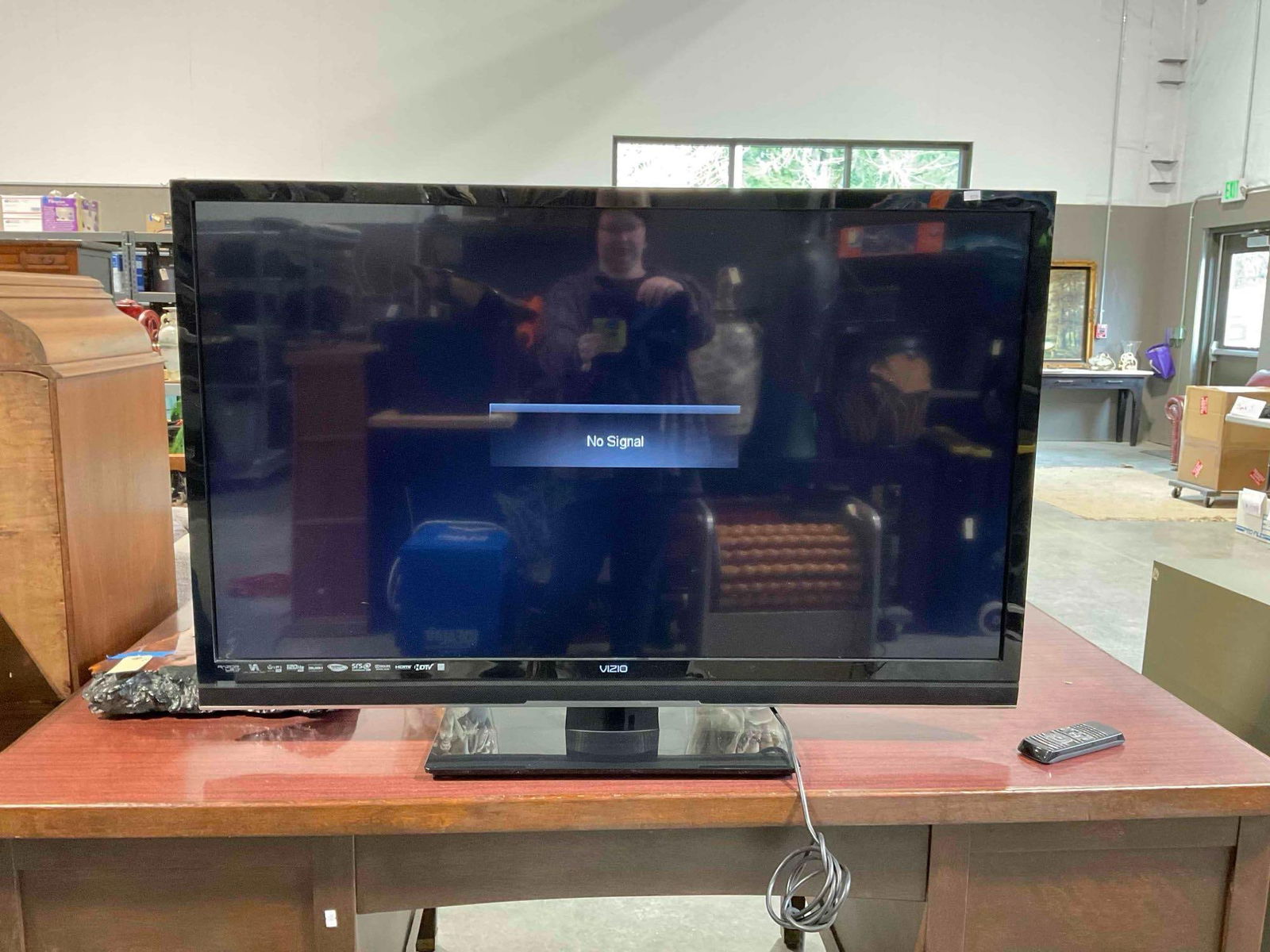 Vizio TV Model M470SL w/ Remote. Measures 43" x 29" x 10" Tested, Works. Excellent Condition.: Vizio TV Model M470SL w/ Remote. Measures 43" x 29" x 10" Tested, Works. Excellent Condition. Remote needs new batteries, condition is otherwise excellent. *Freight Required if shipped, Buyer Arr