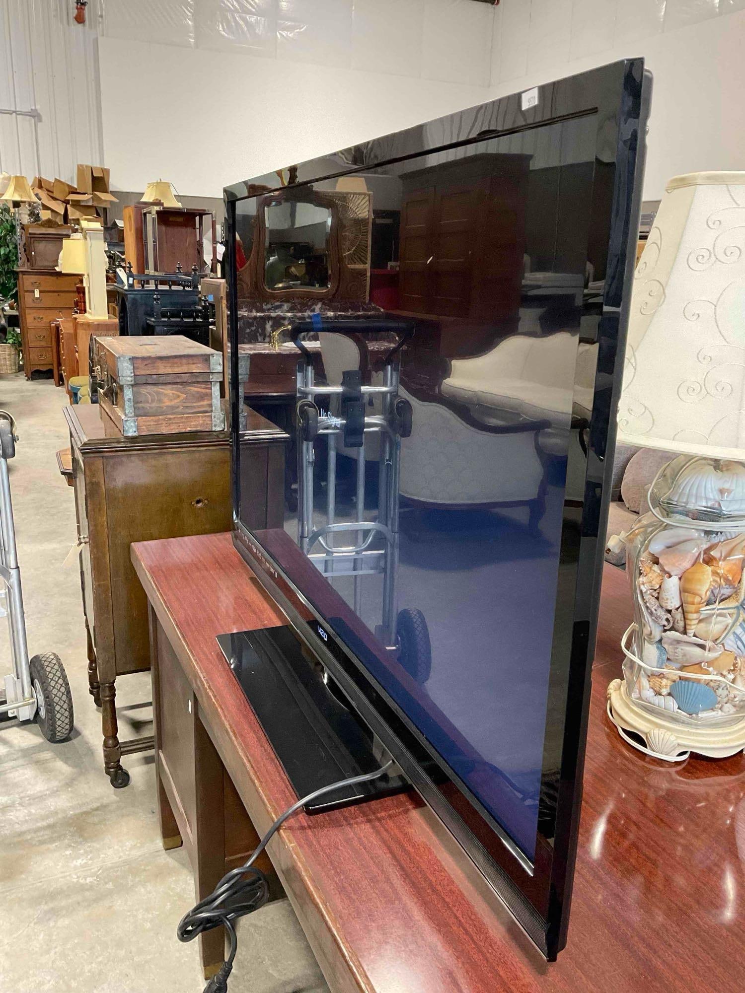 Vizio TV Model M470SL w/ Remote. Measures 43" x 29" x 10" Tested, Works. Excellent Condition. - 3