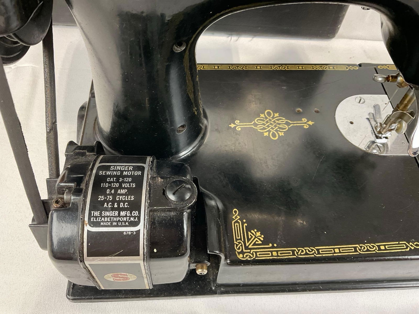 Vintage 1940s Singer Featherweight 221 Sewing Machine w/Case, 13h x 15w x 9d inches - 4