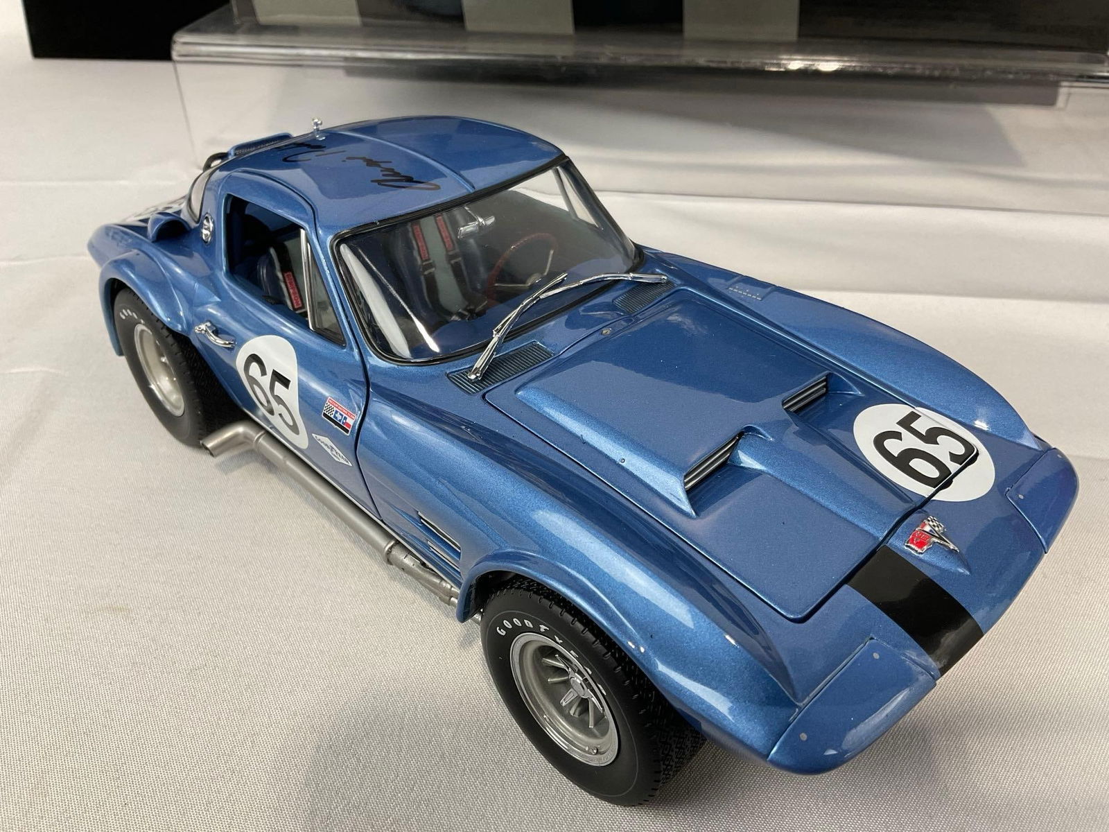 Racing Legends 1963 Corvette Grand Sport Coupe Signed by Augie Pabst, 1/18 Scale Diecast Car Model - 5
