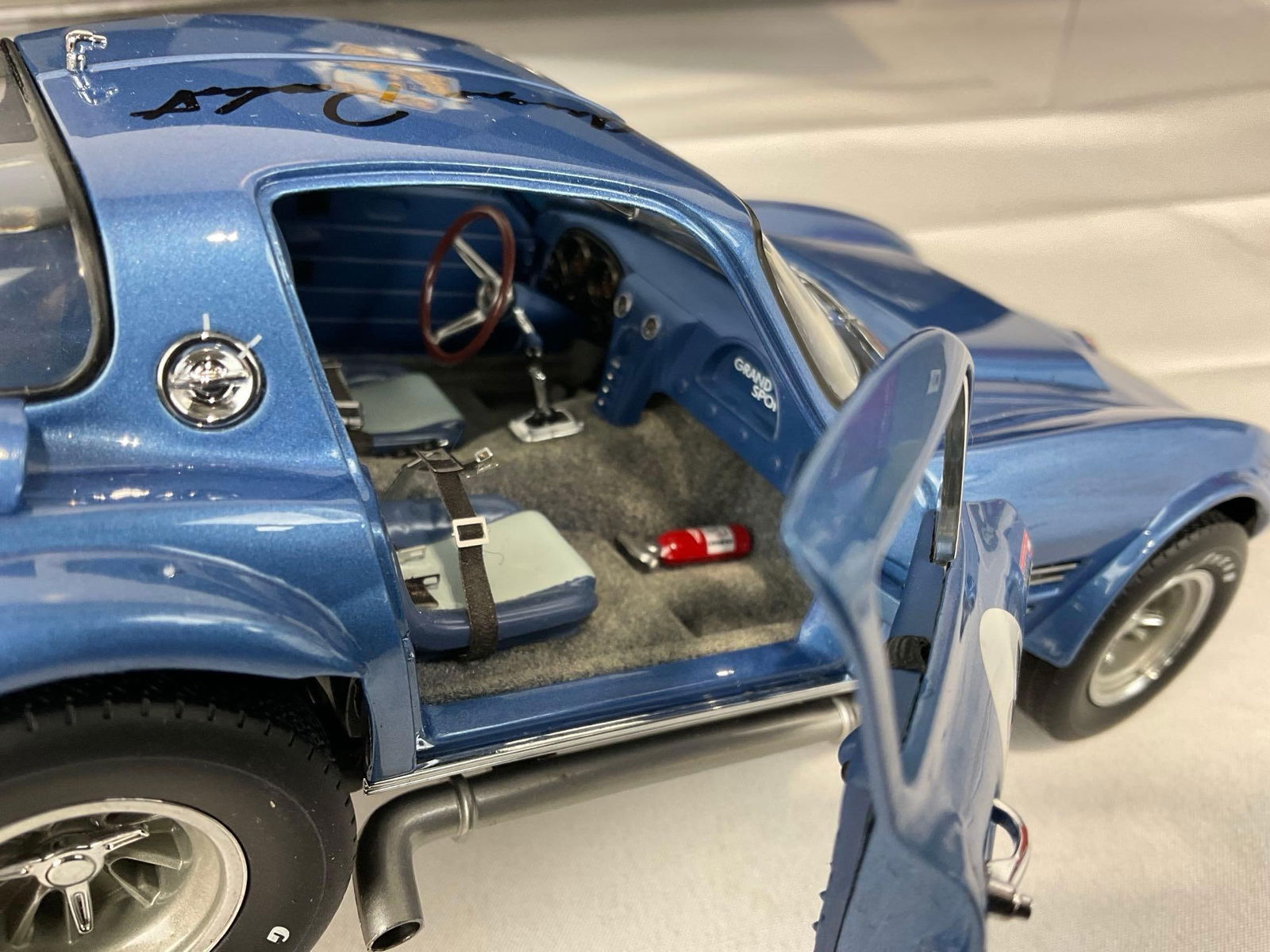 Racing Legends 1963 Corvette Grand Sport Coupe Signed by Augie Pabst, 1/18 Scale Diecast Car Model - 6