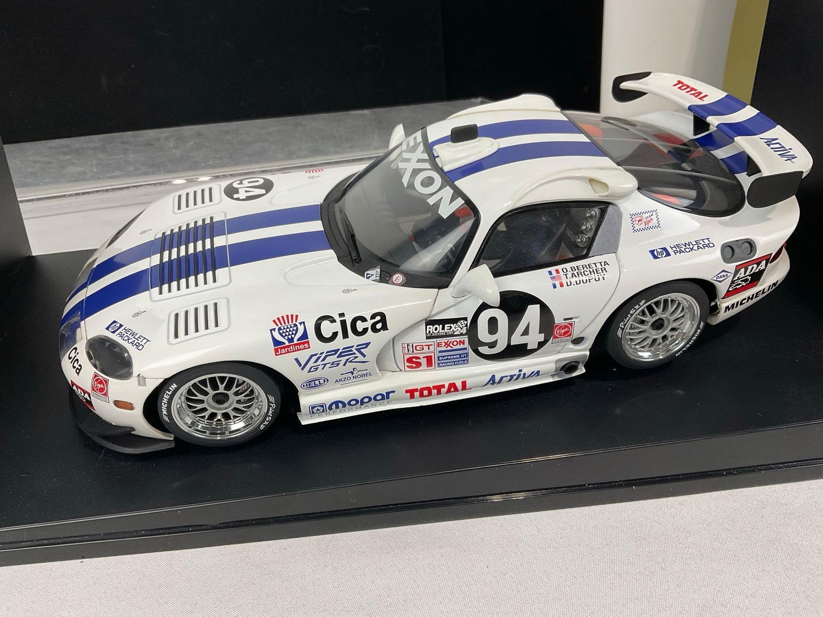 AutoArt 1997 Dodge Viper GTS-R #94 1/18 Scale Diecast Car Model orig box - 4