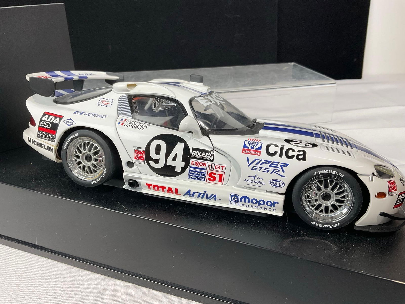 AutoArt 1997 Dodge Viper GTS-R #94 1/18 Scale Diecast Car Model orig box - 5