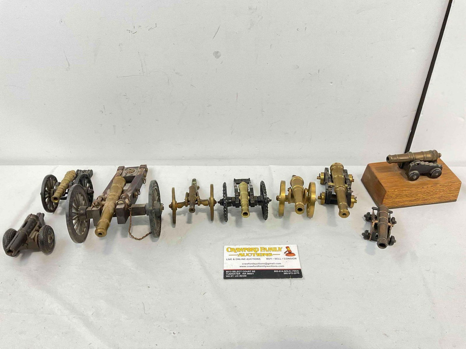 9 pcs Small Metal Cannon Figurines, incl. Brass & Copper. Very Good Condition. See pics.: 9 pcs Small Metal Cannon Figurines, incl. Brass & Copper. Minor wear indicative of age, otherwise in Very Good Condition. Fits in box measuring 8" x 12" x 5" DM-5360 