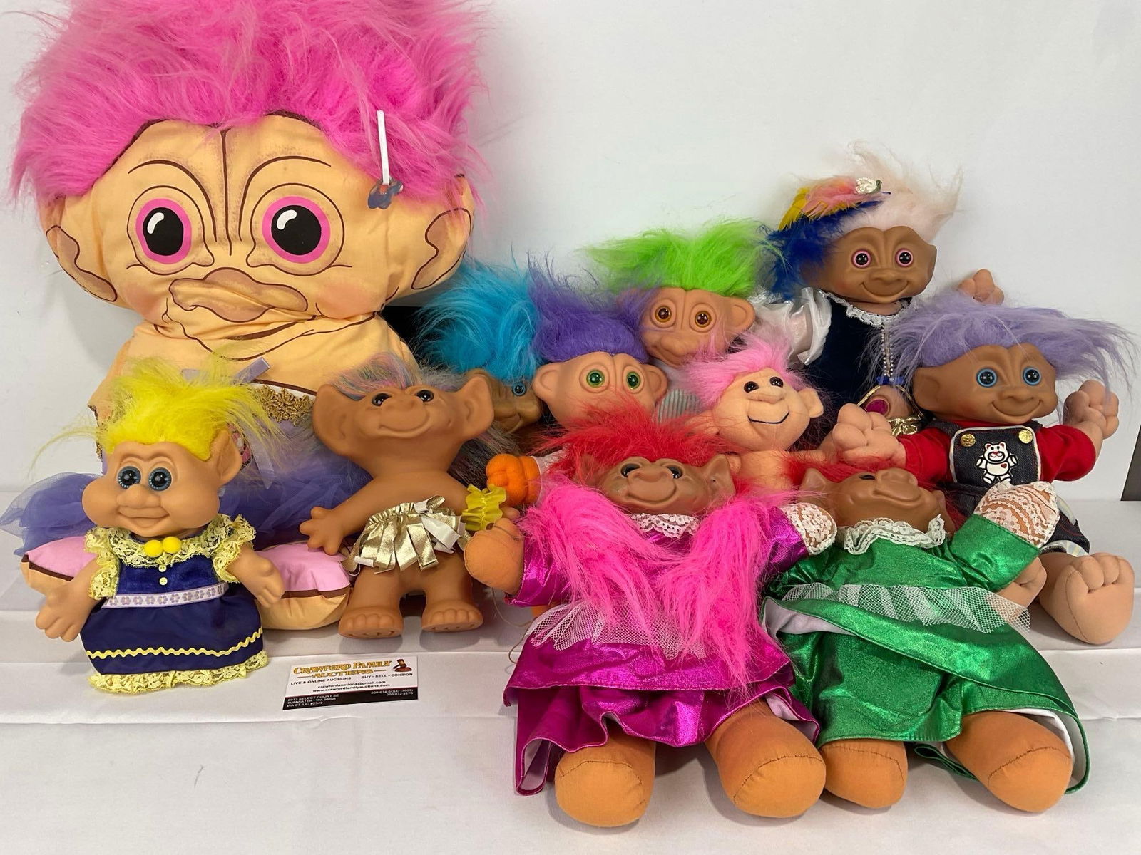 10 Troll Dolls & 1 Troll Pillow, Multicolor Hair, by Russ, UNEEDADOLLINC & More: Appears to be in good shape. The piece measures approx 12h x 20w x 13d inches. See pics. E-5430