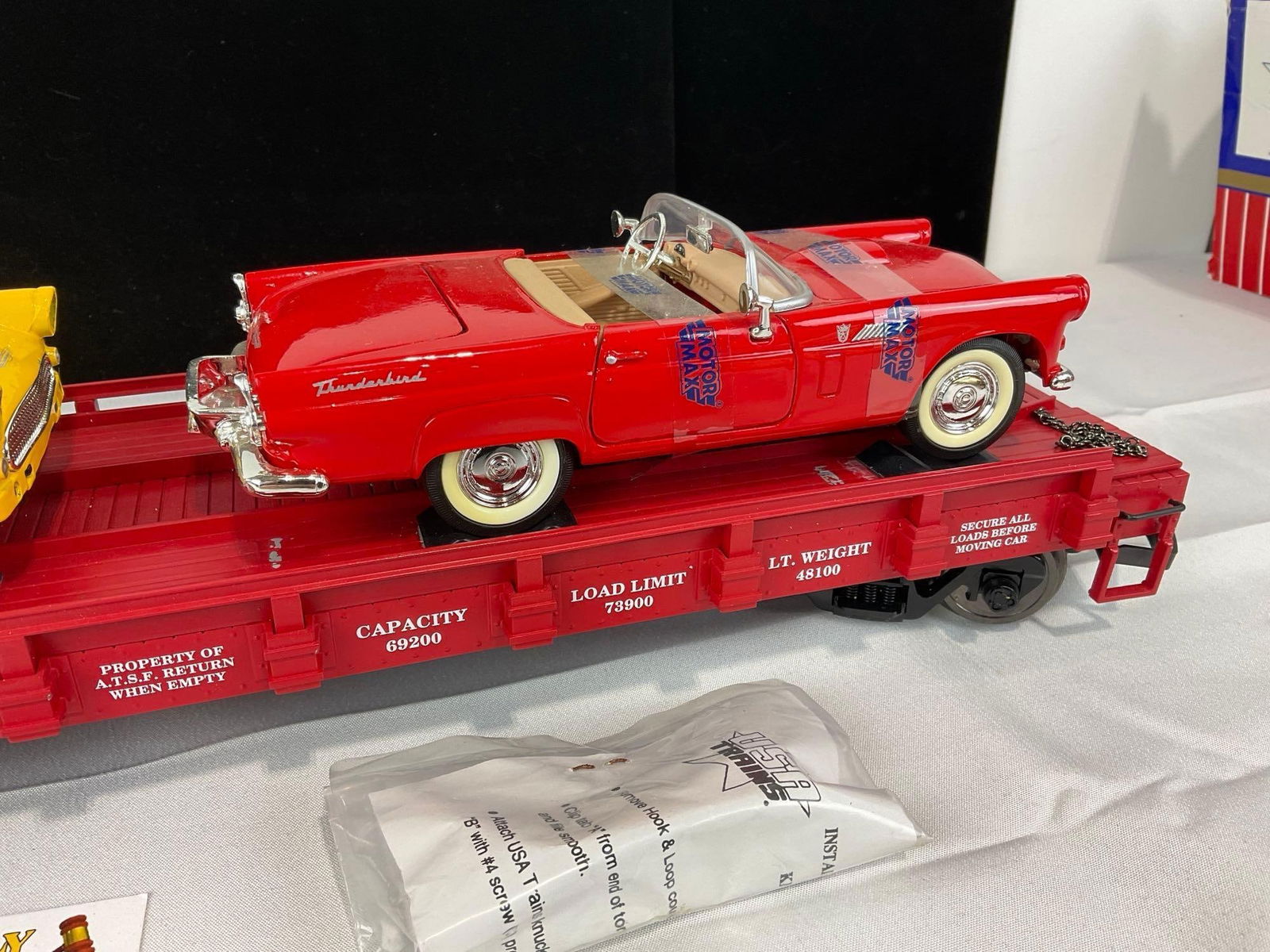 G Scale Model Train Car, USA Trains, Santa Fe Flat Car #89652 w/2 Car Models, in box - 3