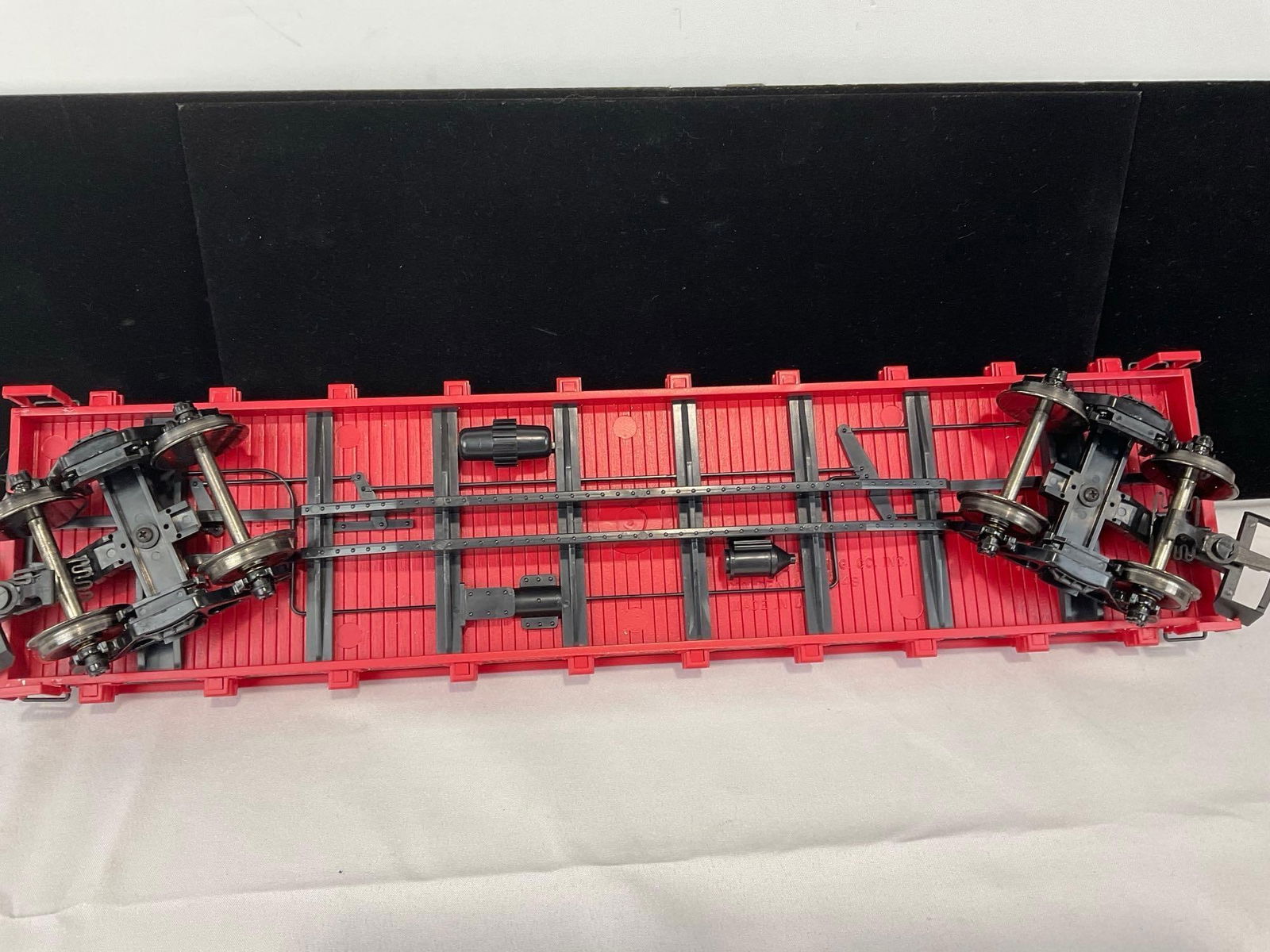 G Scale Model Train Car, USA Trains, Santa Fe Flat Car #89652 w/2 Car Models, in box - 6