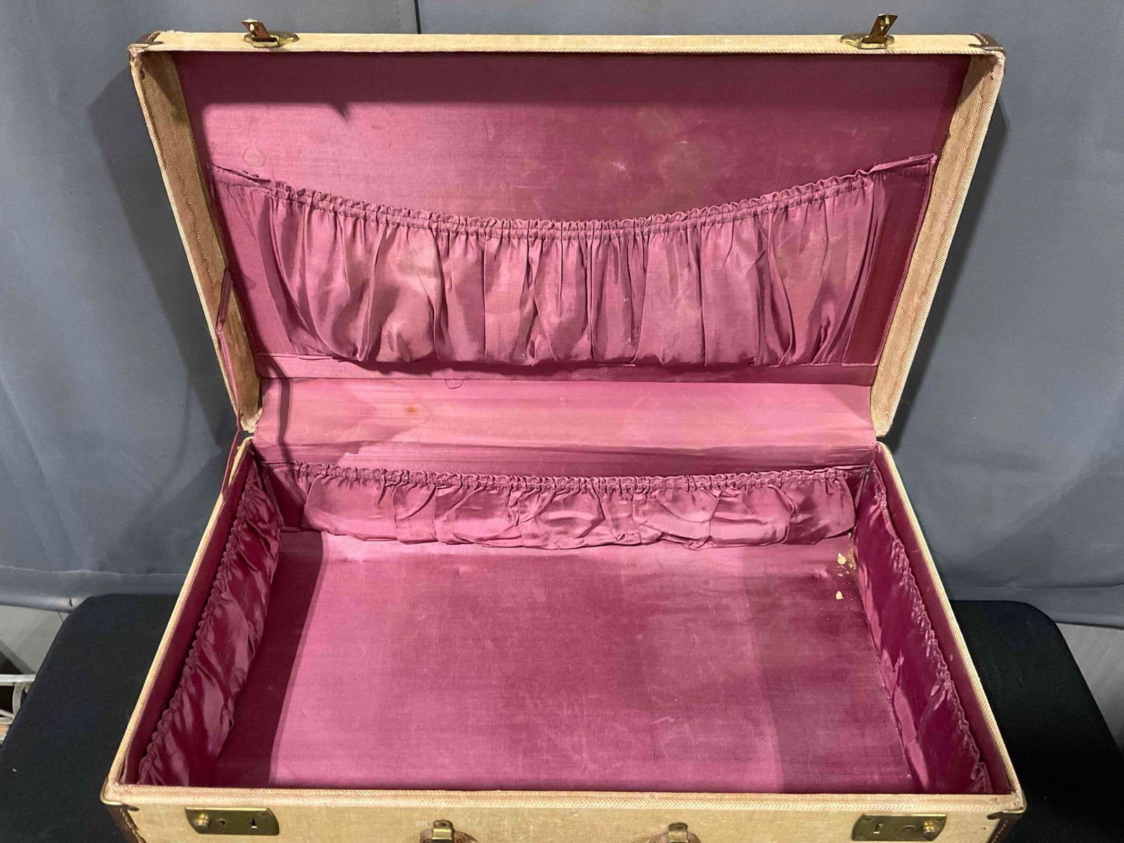 3 pcs Vintage Suitcases, incl. Beige, Gray & Brown. Good Condition. See pics. - 7