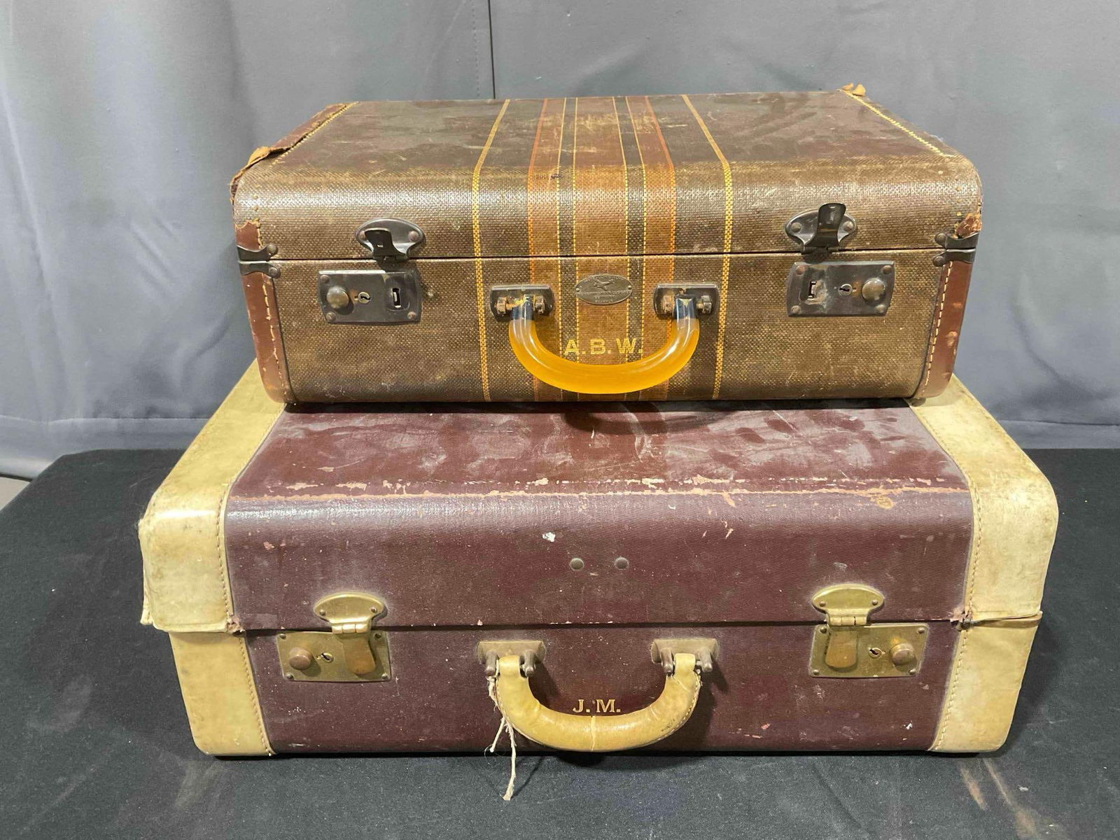2 pcs Vintage Suitcases, incl. 1x Brown Striped & 1x Brown & Cream w/ Purple Interior. See pics. (1 of 10)