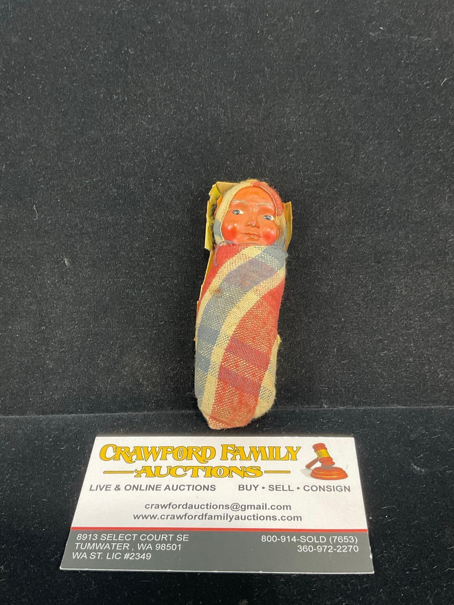 Early 20th Century Native American Papoose doll, 5h x 3w x 3d inches w/ Tag on it: Appears to be in good shape. The piece measures approx 5h x 3w x 3d inches. See pics. E-5320 
