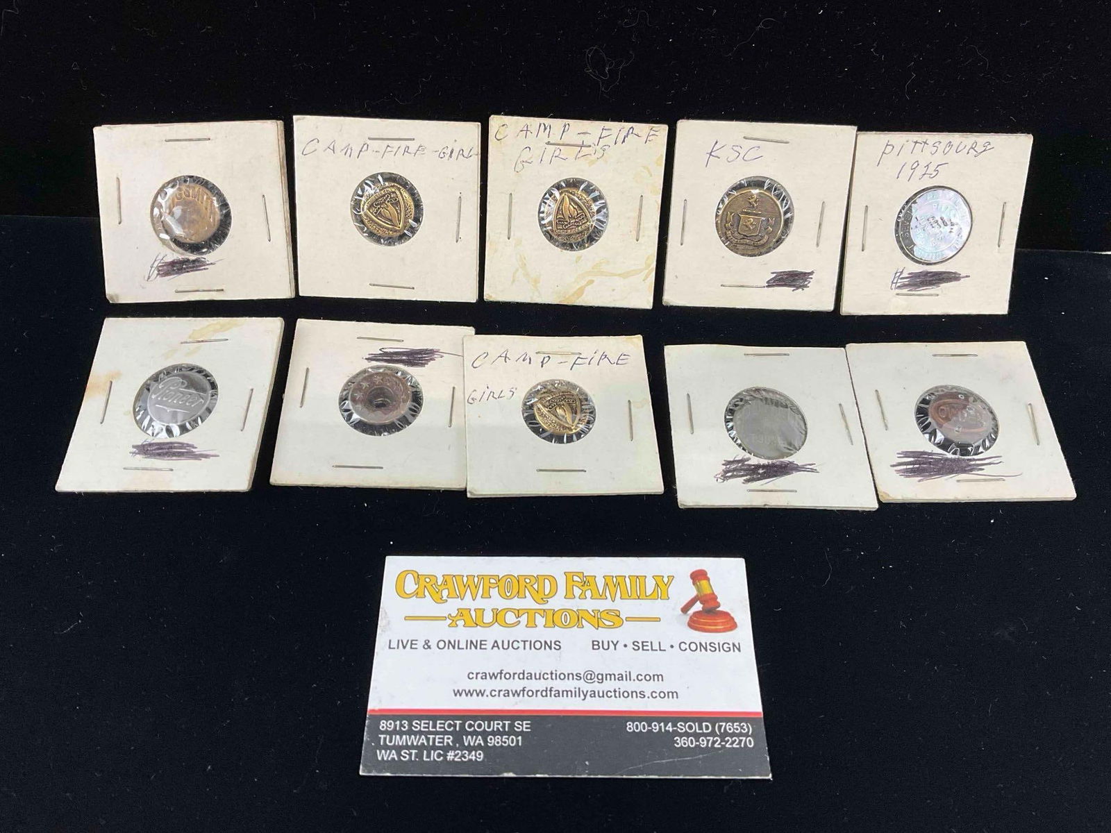 10 pcs Vintage Metal Button Collection, incl. Camp Fire Girl, Pioneer, Big Smith & More! See pics.: 10 pcs Vintage Metal Button Collection, incl. Camp Fire Girl, Pioneer, Big Smith & More! Minor wear indicative of age, otherwise in very good condition. Fits in bag measuring 6" x 6" x 1" DM-5320 