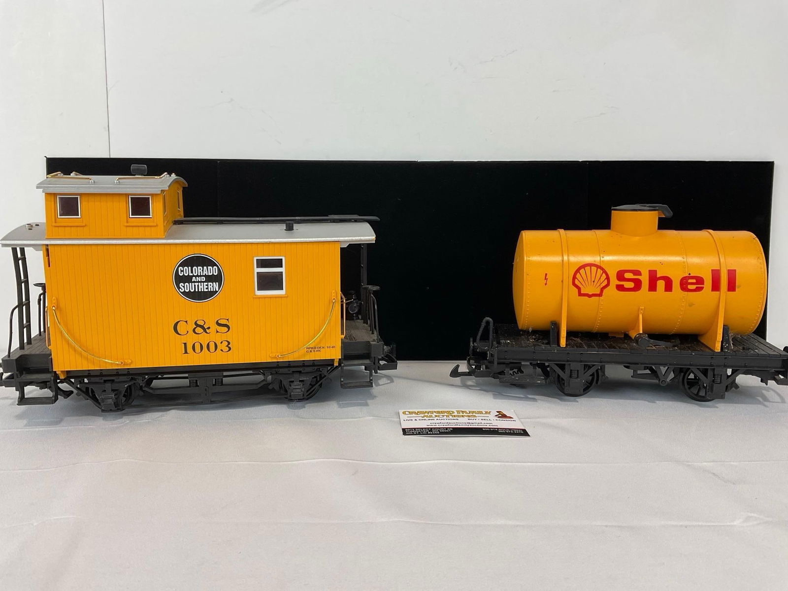 Pair of Model Railway Cars, G Scale, Colorado & Southern Caboose #1003 & Shell Oil Tanker, 9x25x9...: No box included. Appears to be in good shape. The piece measures approx 9h x 25w x 9d inches. See pics. E-5560 