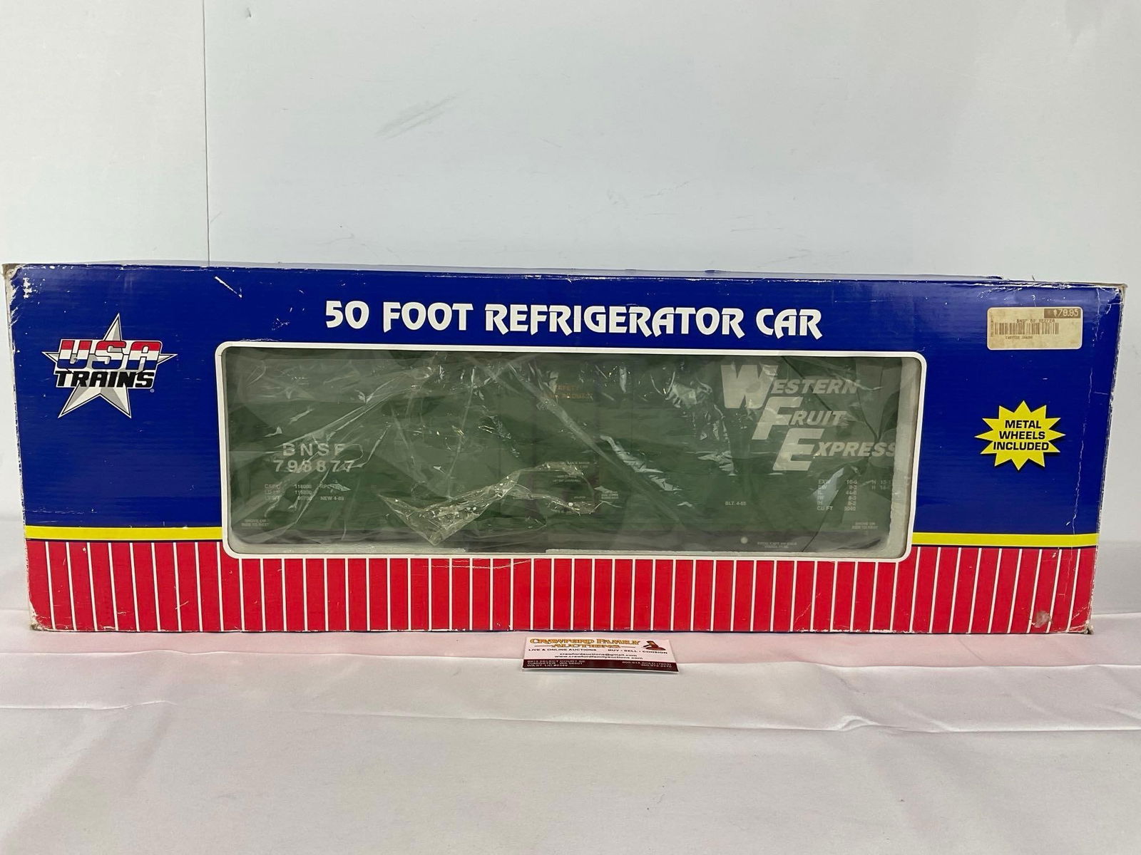 USA Trains G Scale R16717 BNSF Refrigerator Car #798877, 10h x 22w x 9d inches: Appears to be in good shape. The piece measures approx 10h x 22w x 9d inches. See pics. E-5560 