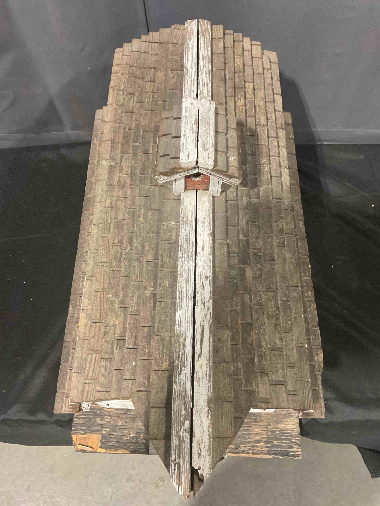 Vintage Handmade Red Painted Wooden Barn Dollhouse. Good Condition. See pics. - 4