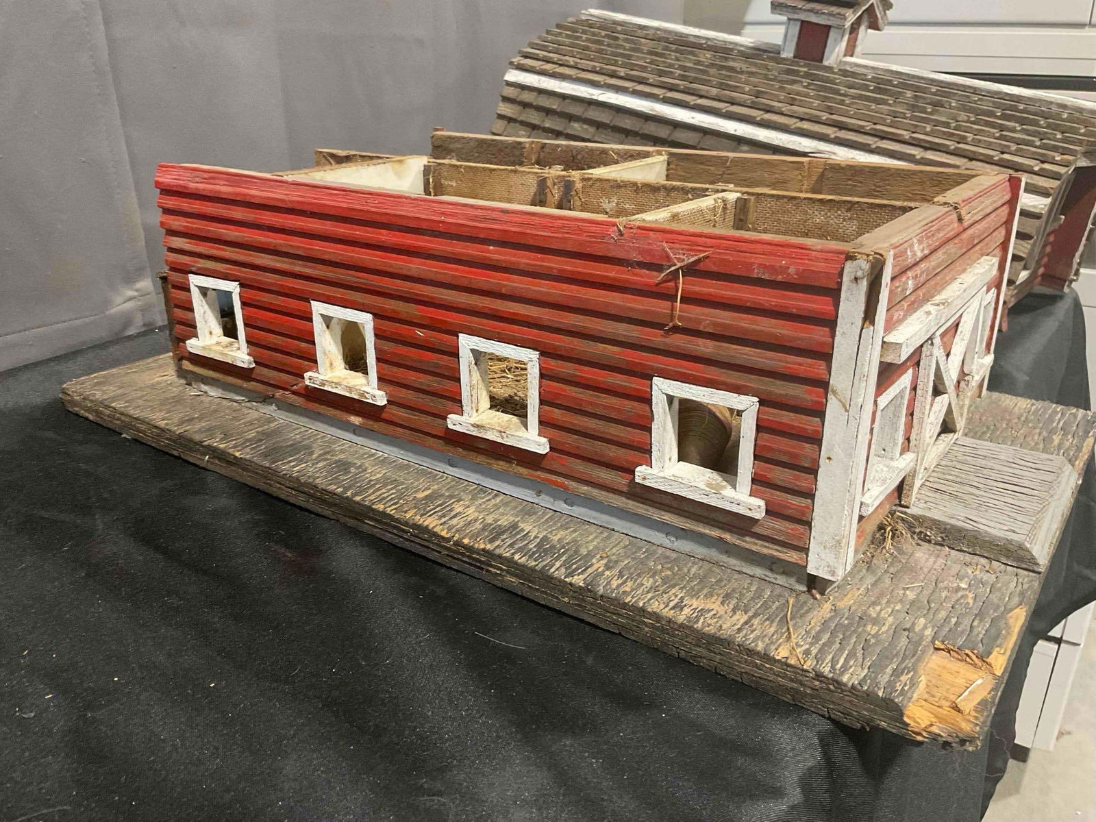 Vintage Handmade Red Painted Wooden Barn Dollhouse. Good Condition. See pics. - 7
