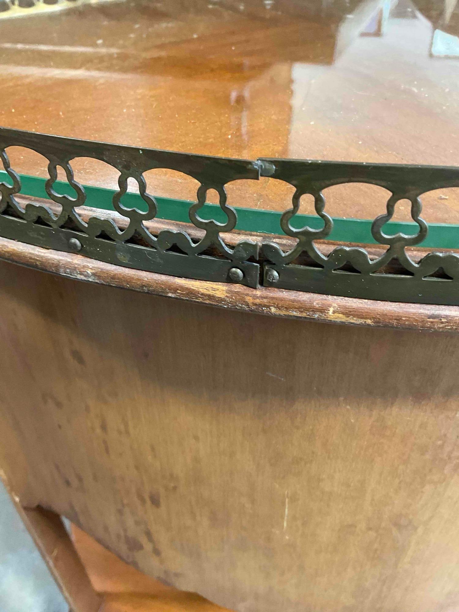 Pair of Vintage French Style Maple 2-Tier Bedside Tables w/ Glass Tops & Brass Accents. - 10