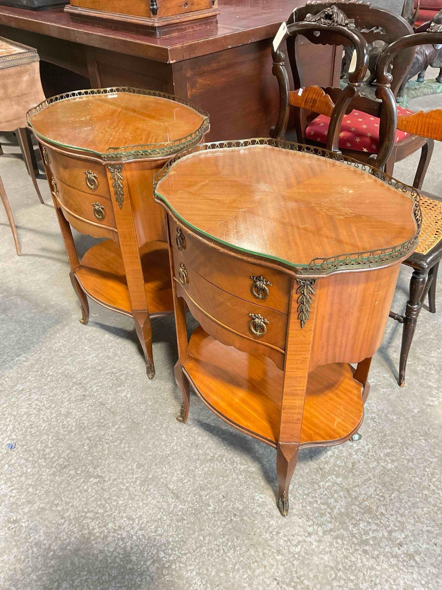 Pair of Vintage French Style Maple 2-Tier Bedside Tables w/ Glass Tops & Brass Accents. - 2