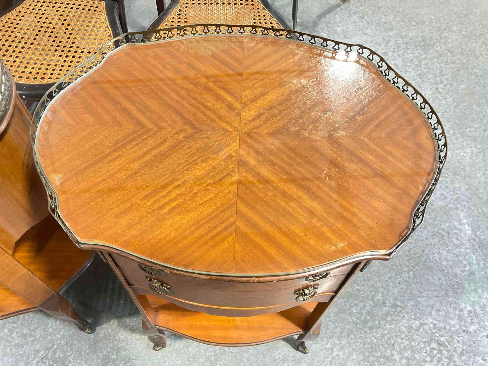 Pair of Vintage French Style Maple 2-Tier Bedside Tables w/ Glass Tops & Brass Accents. - 4