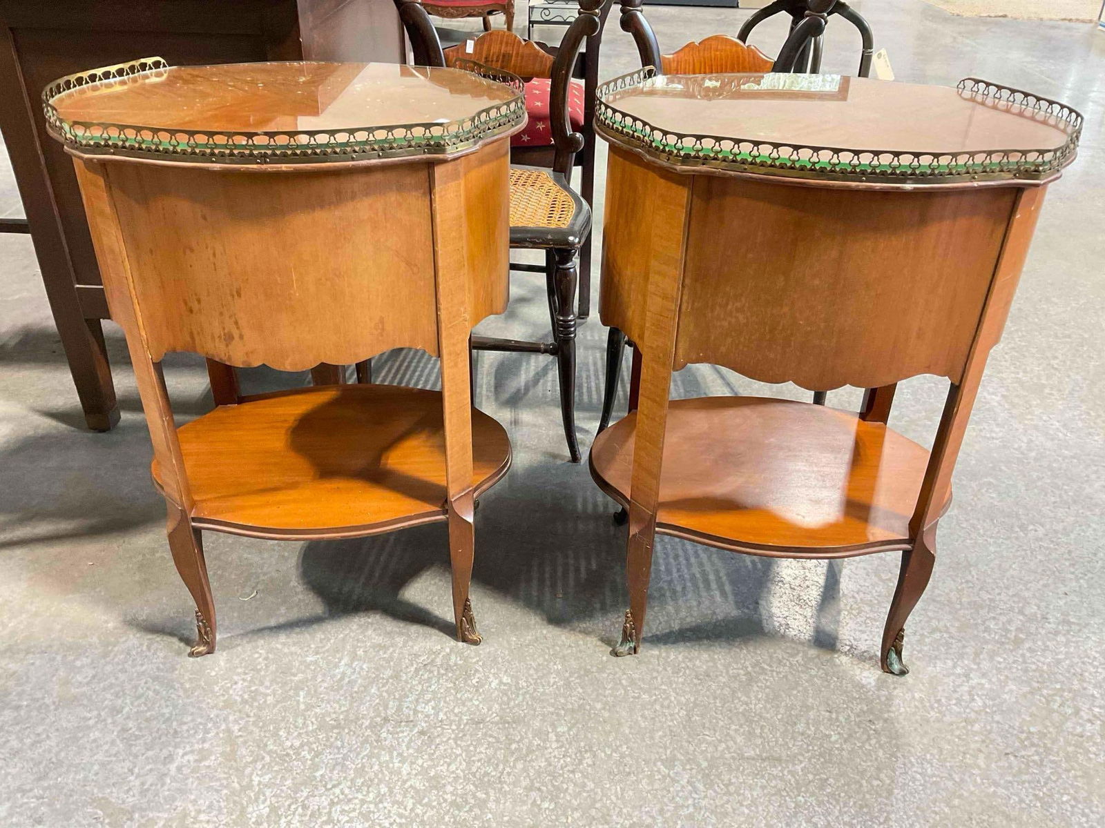 Pair of Vintage French Style Maple 2-Tier Bedside Tables w/ Glass Tops & Brass Accents. - 8