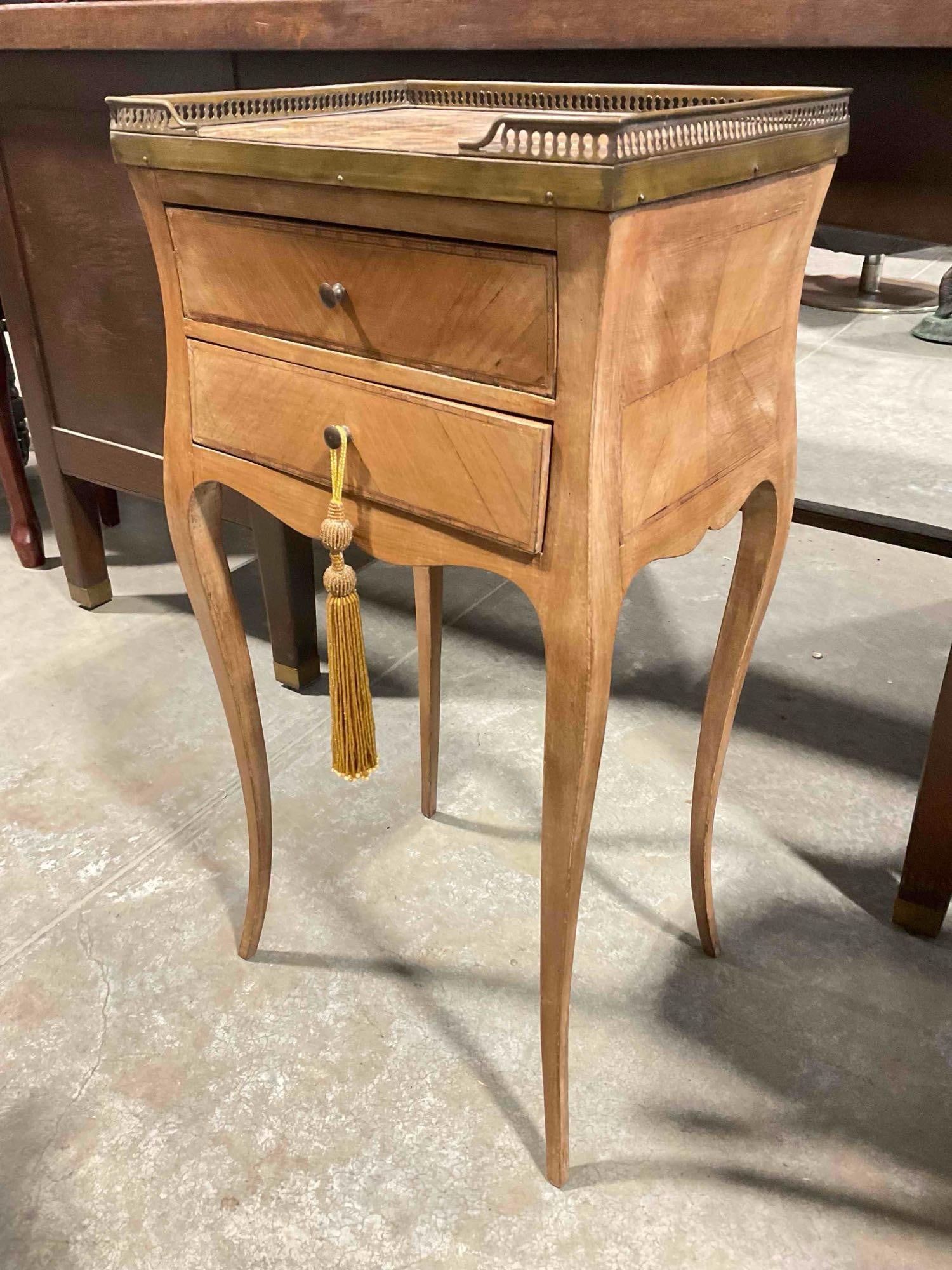 Vintage Charming French Style Oak Side Table w/ Mottled Red Marble Top. Excellent Condition. - 2