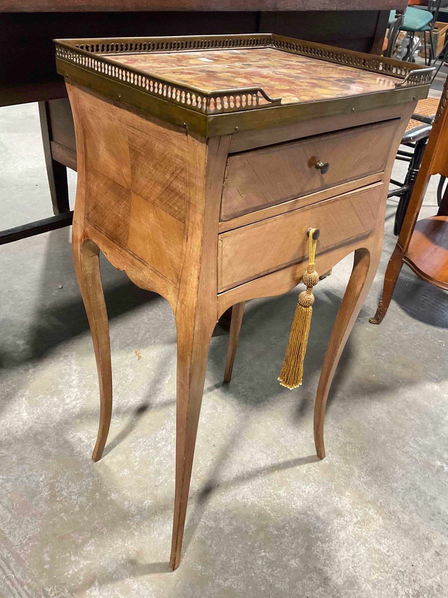 Vintage Charming French Style Oak Side Table w/ Mottled Red Marble Top. Excellent Condition. - 3