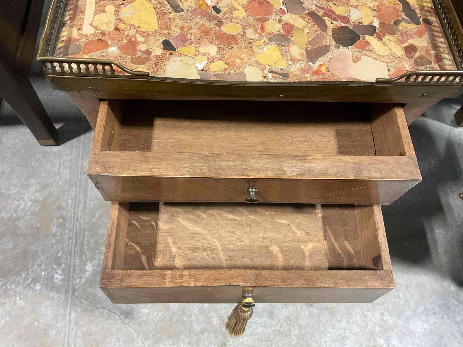 Vintage Charming French Style Oak Side Table w/ Mottled Red Marble Top. Excellent Condition. - 5