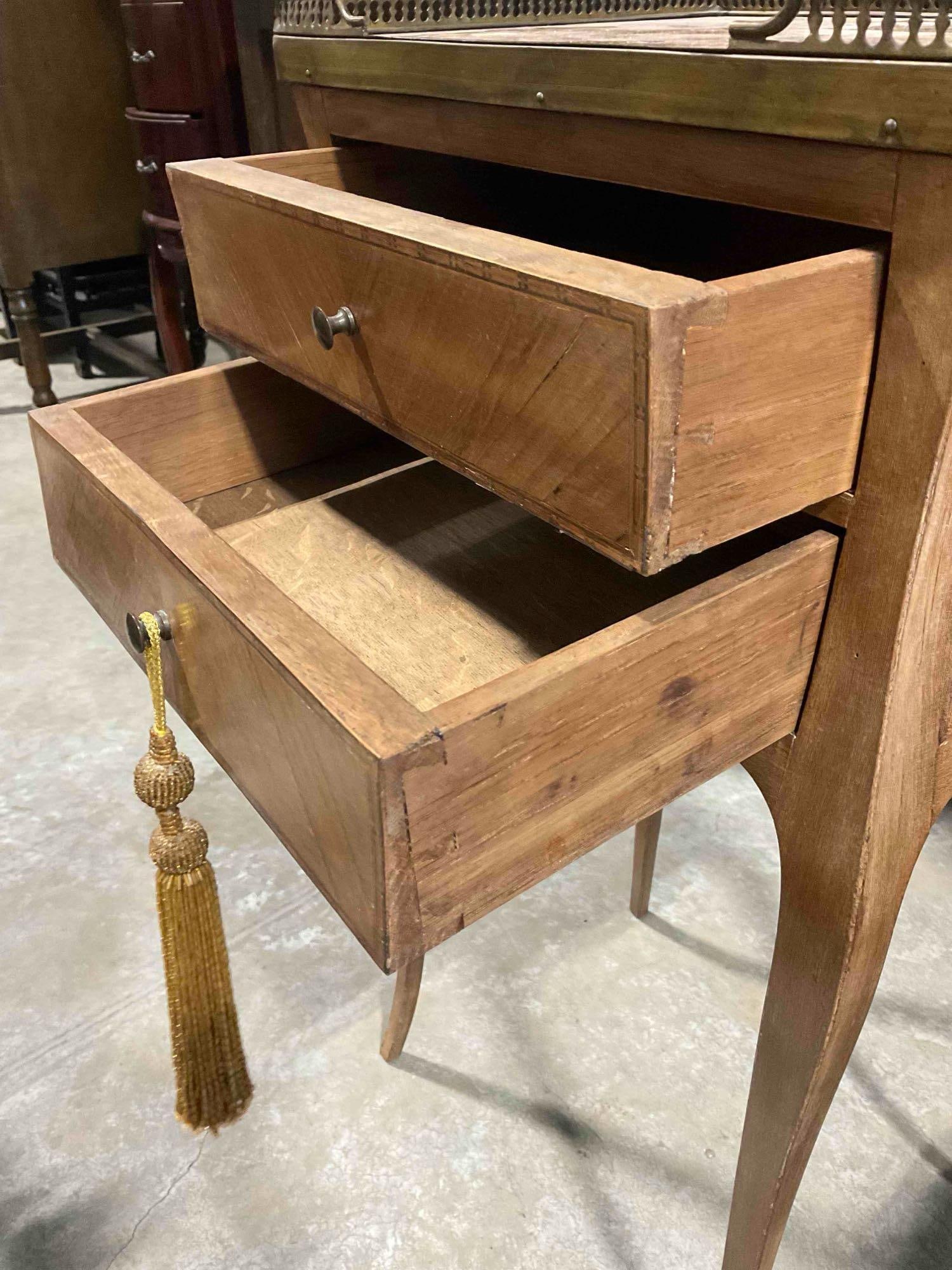 Vintage Charming French Style Oak Side Table w/ Mottled Red Marble Top. Excellent Condition. - 6