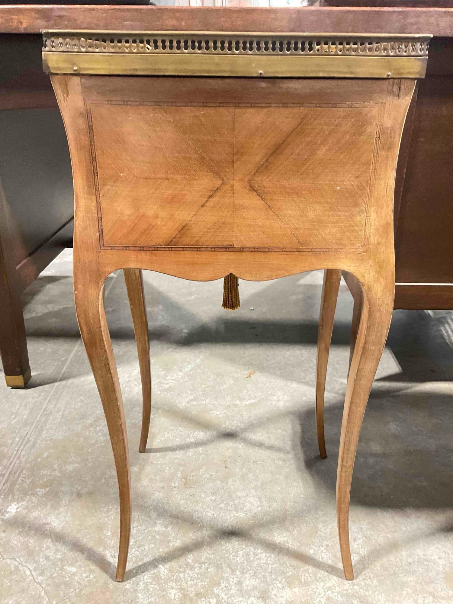 Vintage Charming French Style Oak Side Table w/ Mottled Red Marble Top. Excellent Condition. - 7