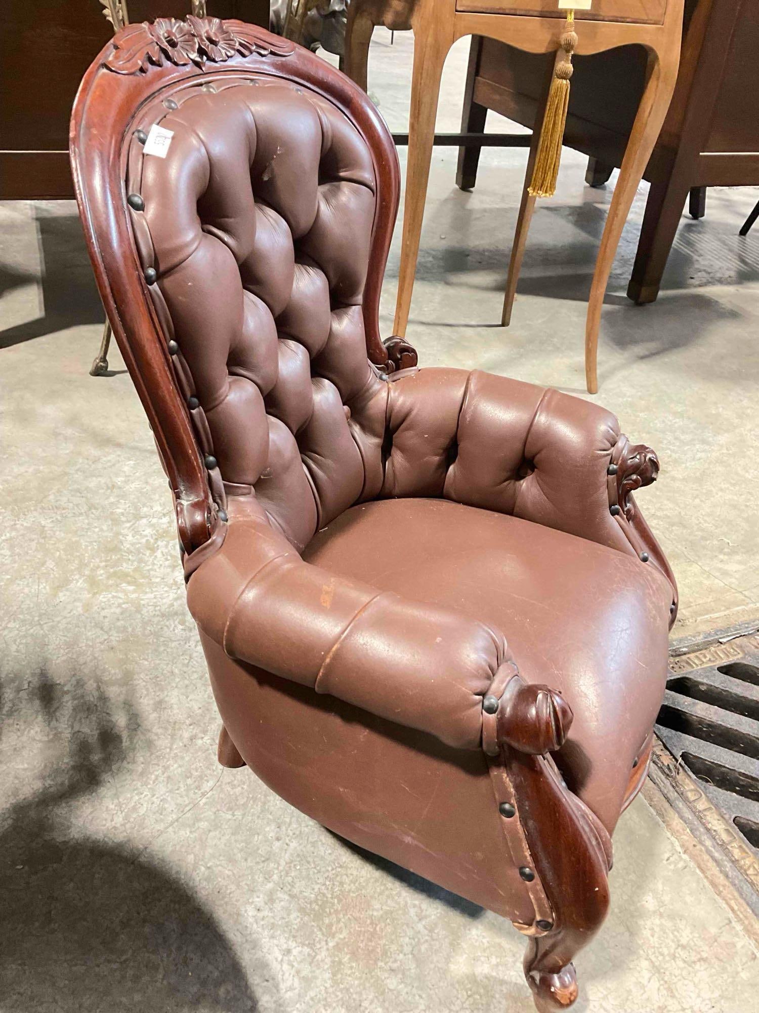 Precious Vintage Wood & Brown Leather Tufted Doll's Armchair. Very Good Condition. See pics. - 3