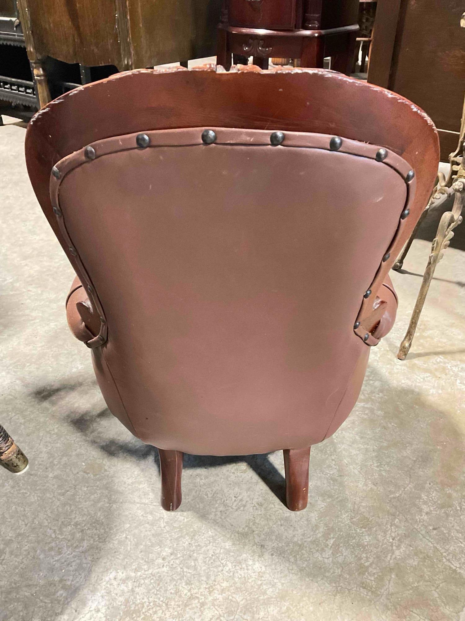 Precious Vintage Wood & Brown Leather Tufted Doll's Armchair. Very Good Condition. See pics. - 4